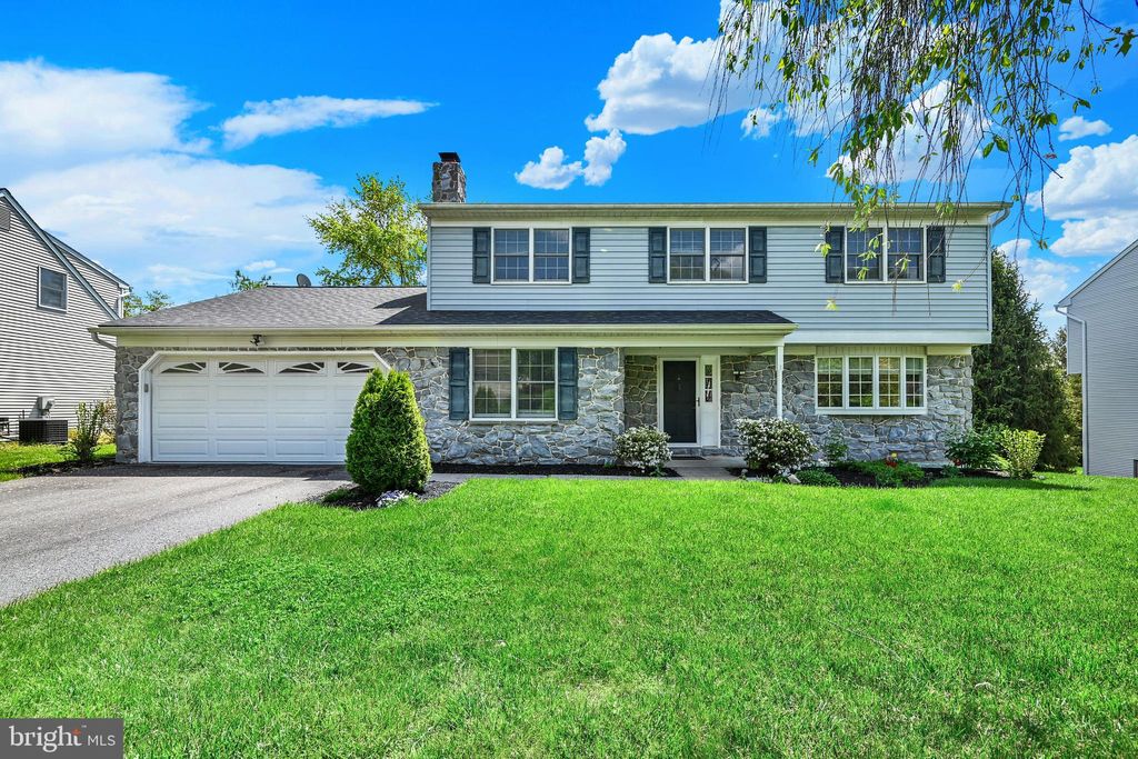 Photo of 96 Farmington Place, Landisville, PA 17538 (MLS # PALA2050496)