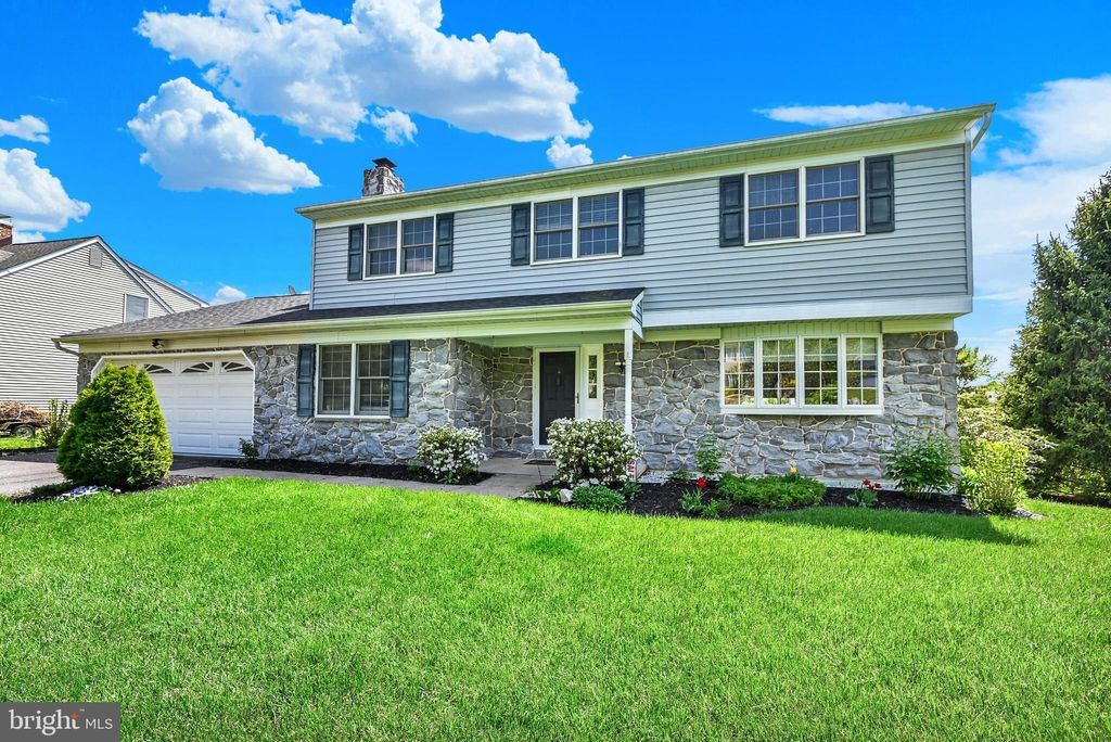 Photo of 96 Farmington Place, Landisville, PA 17538 (MLS # PALA2050496)