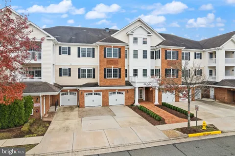 15251 Royal Crest Drive Unit 103, Haymarket, VA MLS: VAPW2107738