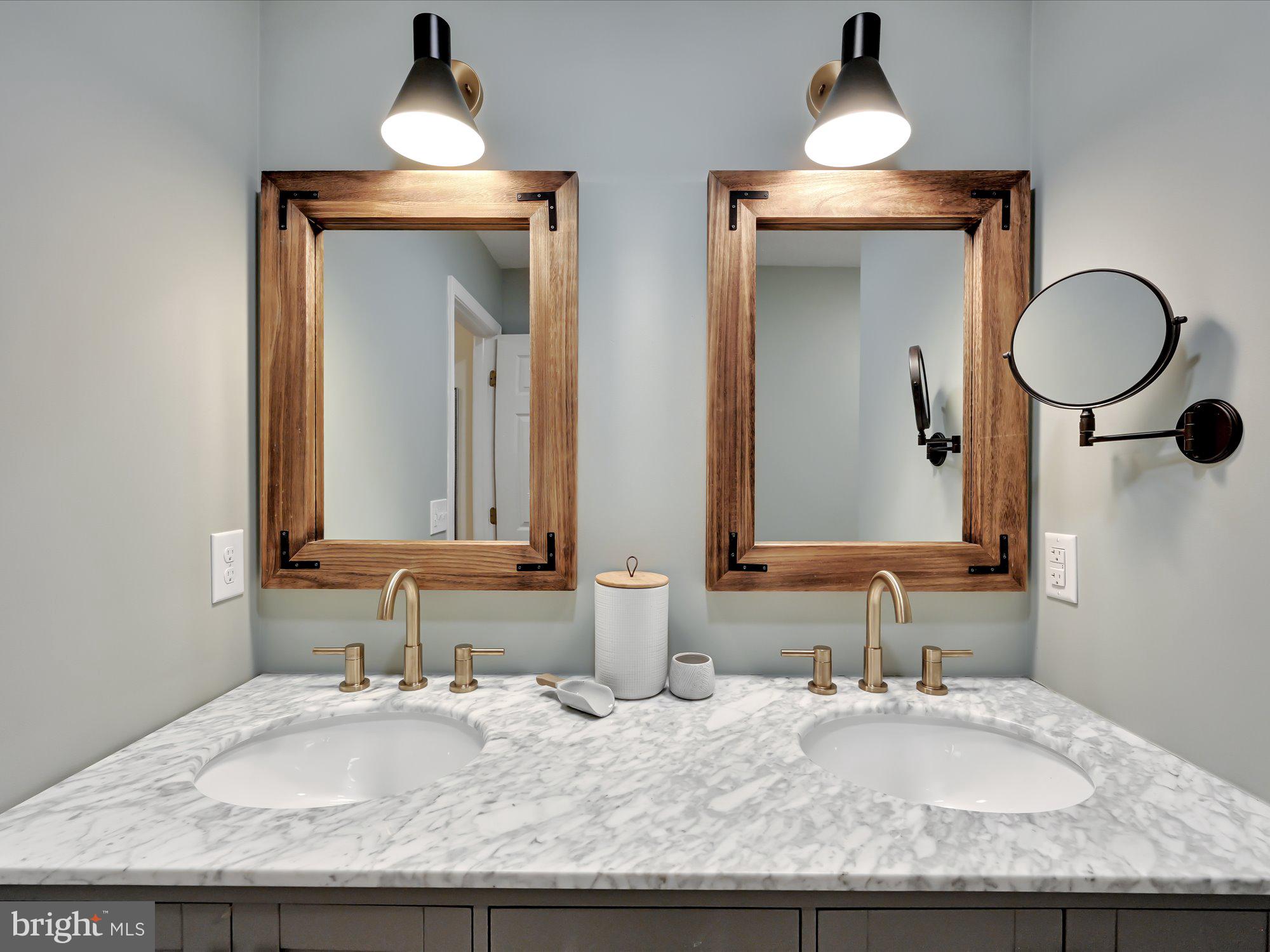 OLDE LEACOCK VILLAGE - Residential