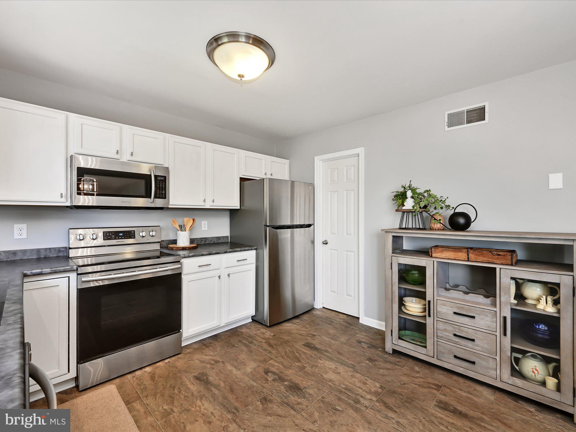 OLDE LEACOCK VILLAGE - Residential