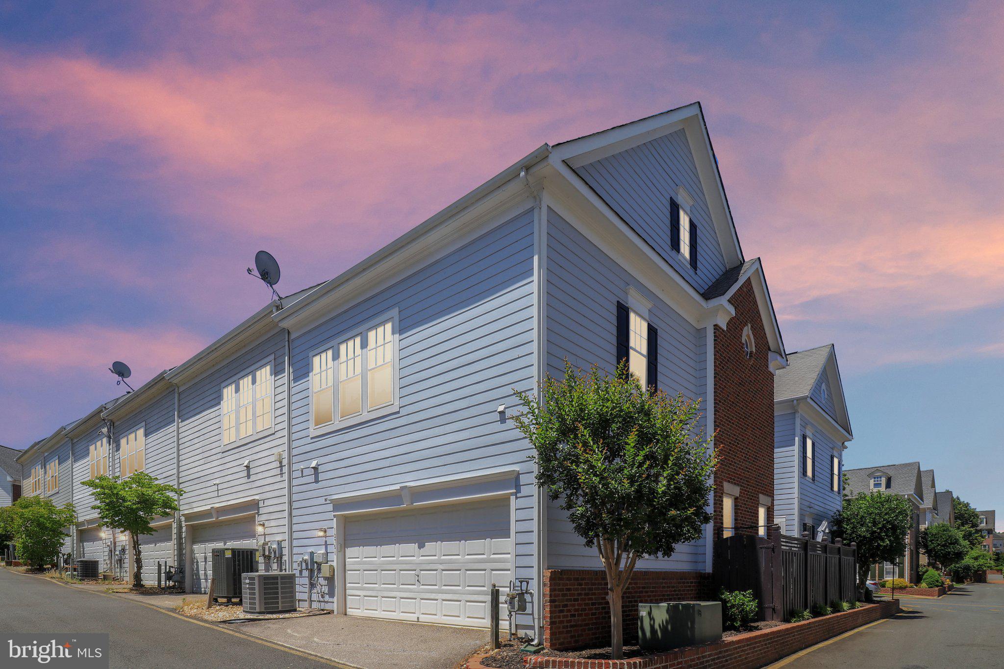 BELMONT TOWN CENTER - Residential