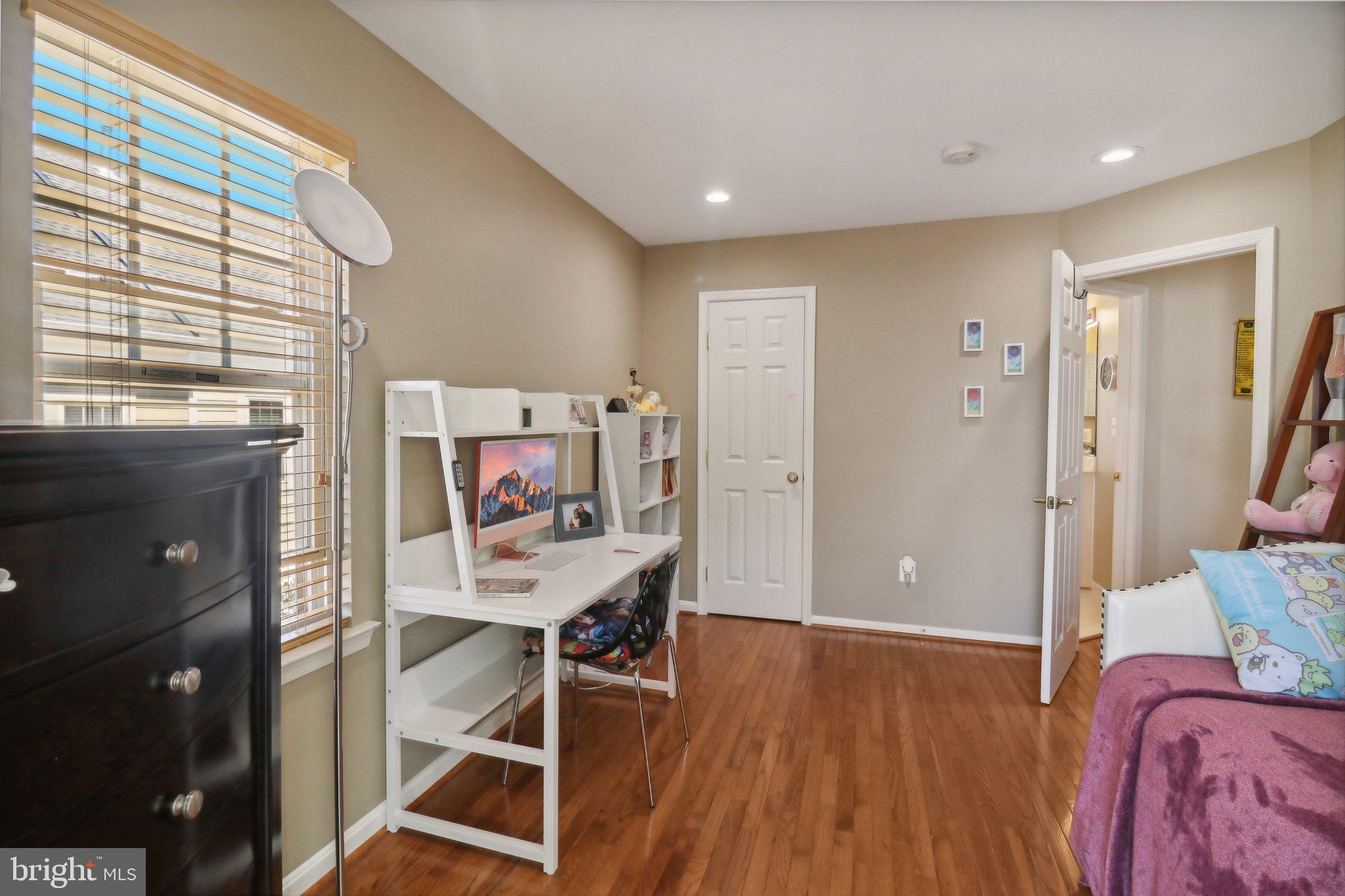 BELMONT TOWN CENTER - Residential