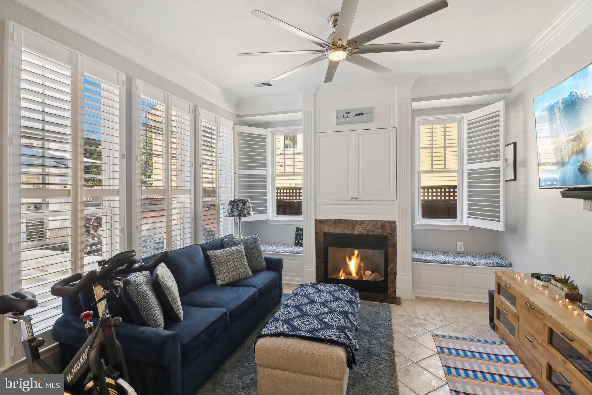 BELMONT TOWN CENTER - Residential