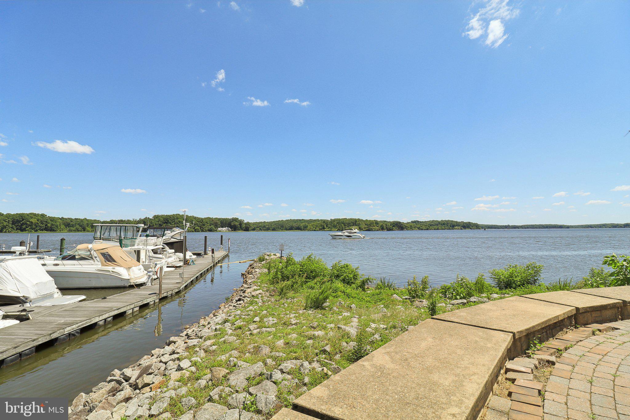 BELMONT TOWN CENTER - Residential