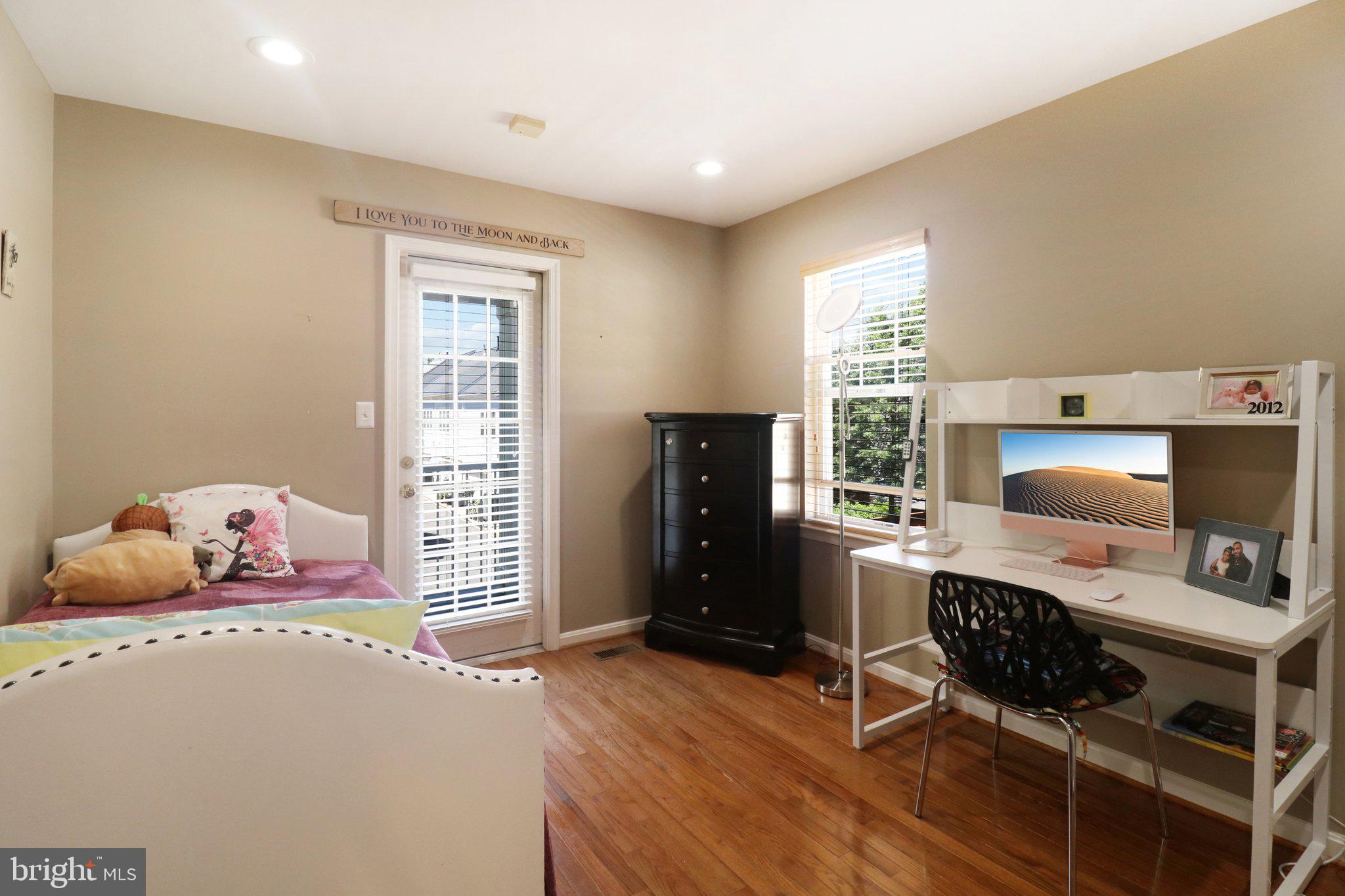 BELMONT TOWN CENTER - Residential