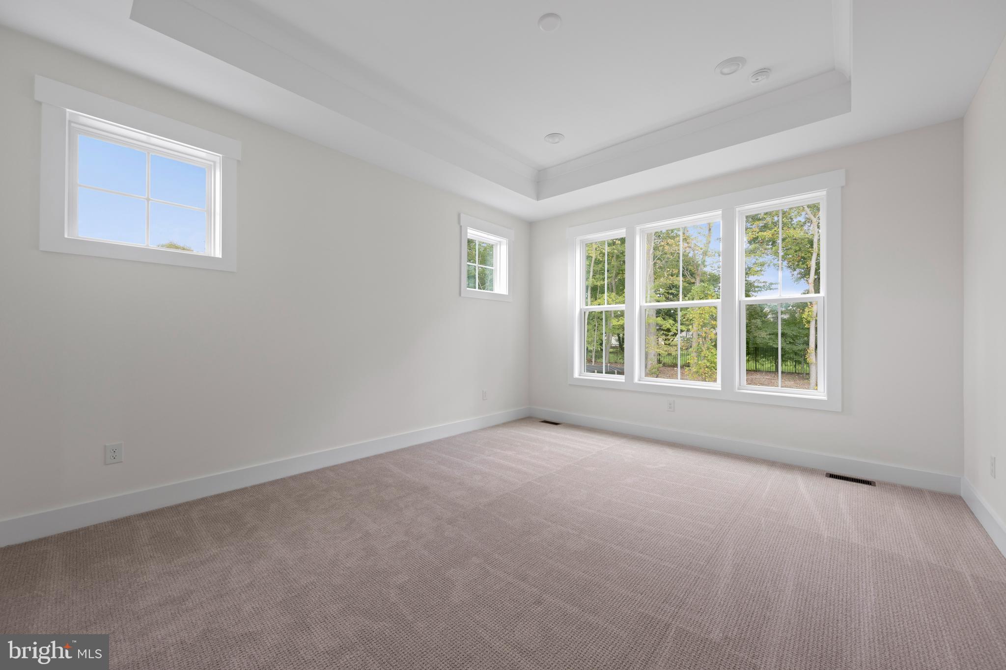 THE KNOLL AT IRONS LANE - Residential