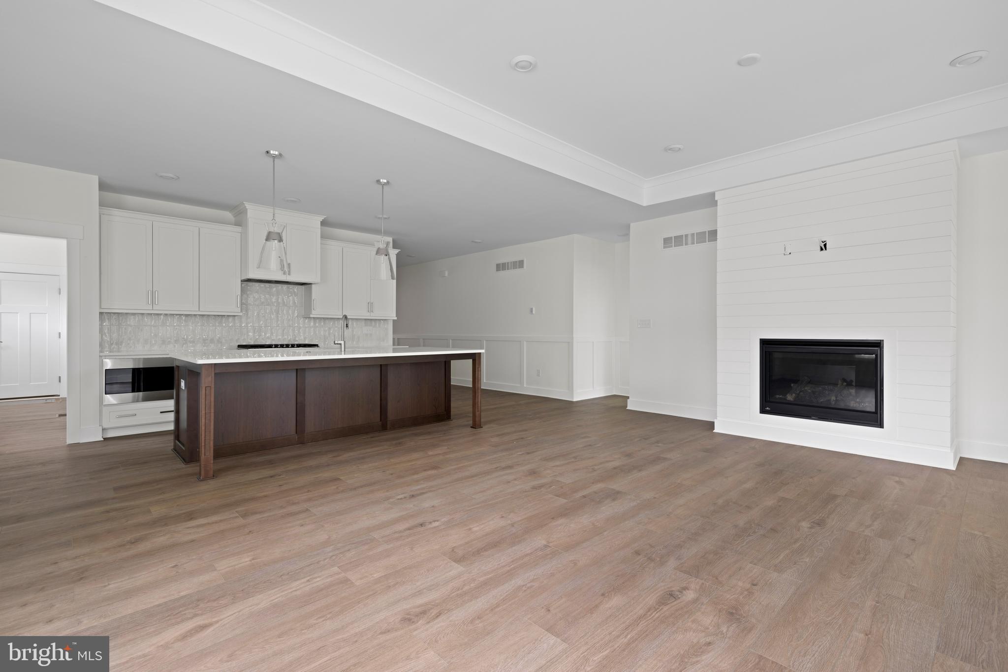 THE KNOLL AT IRONS LANE - Residential