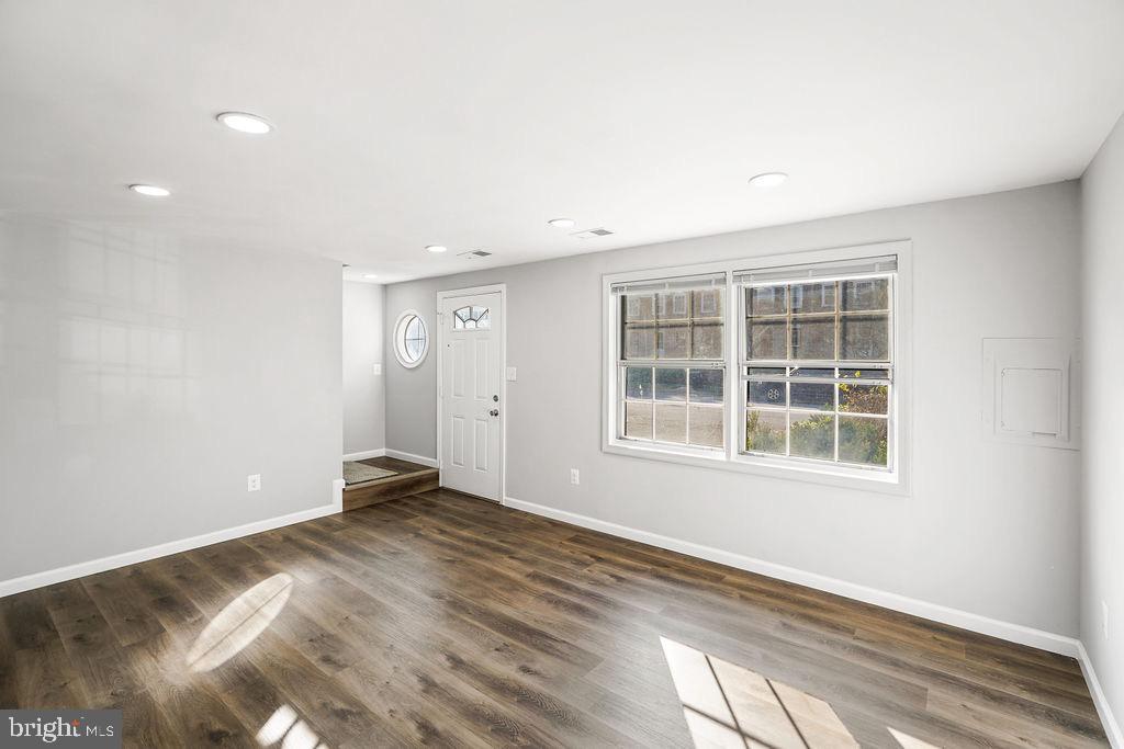 1827 DUTCH VILLAGE DRIVE K-350