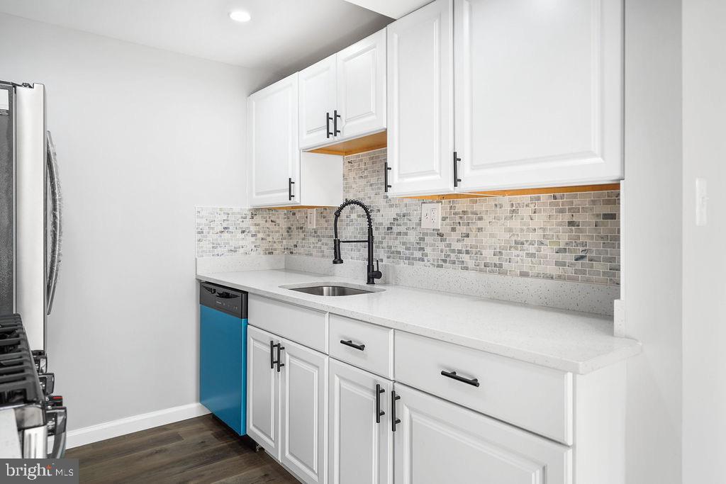 1827 DUTCH VILLAGE DRIVE K-350