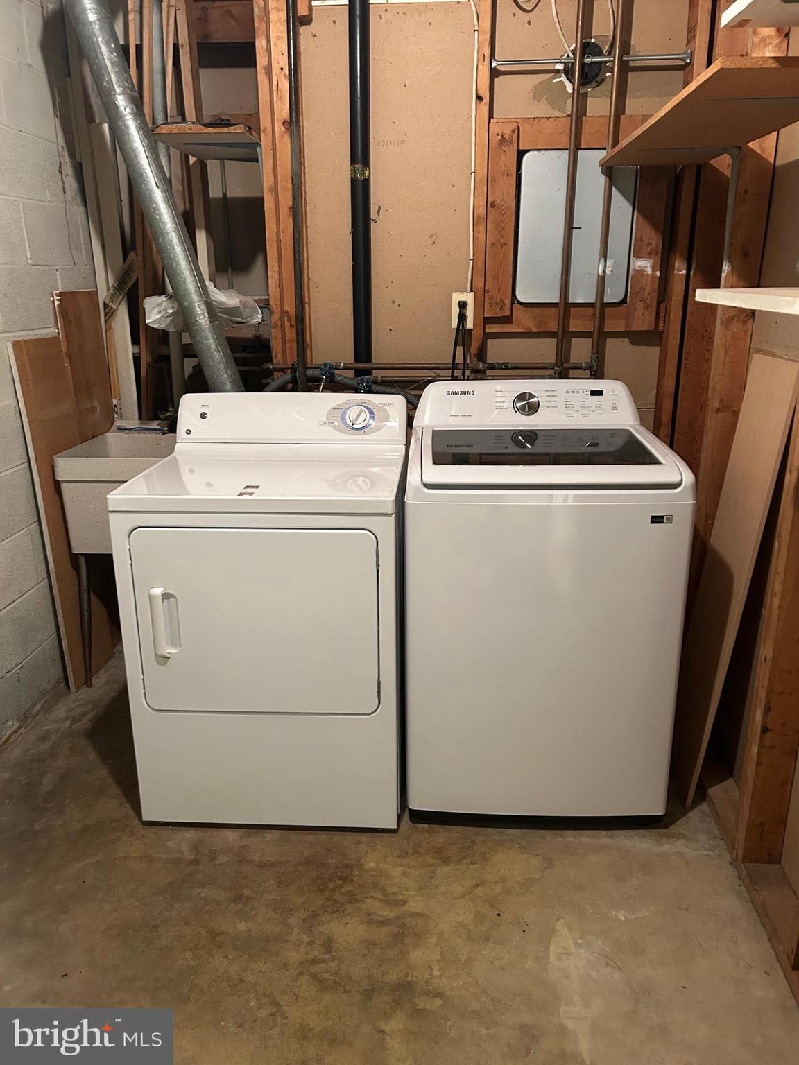 AMERICANA FAIRFAX - Residential