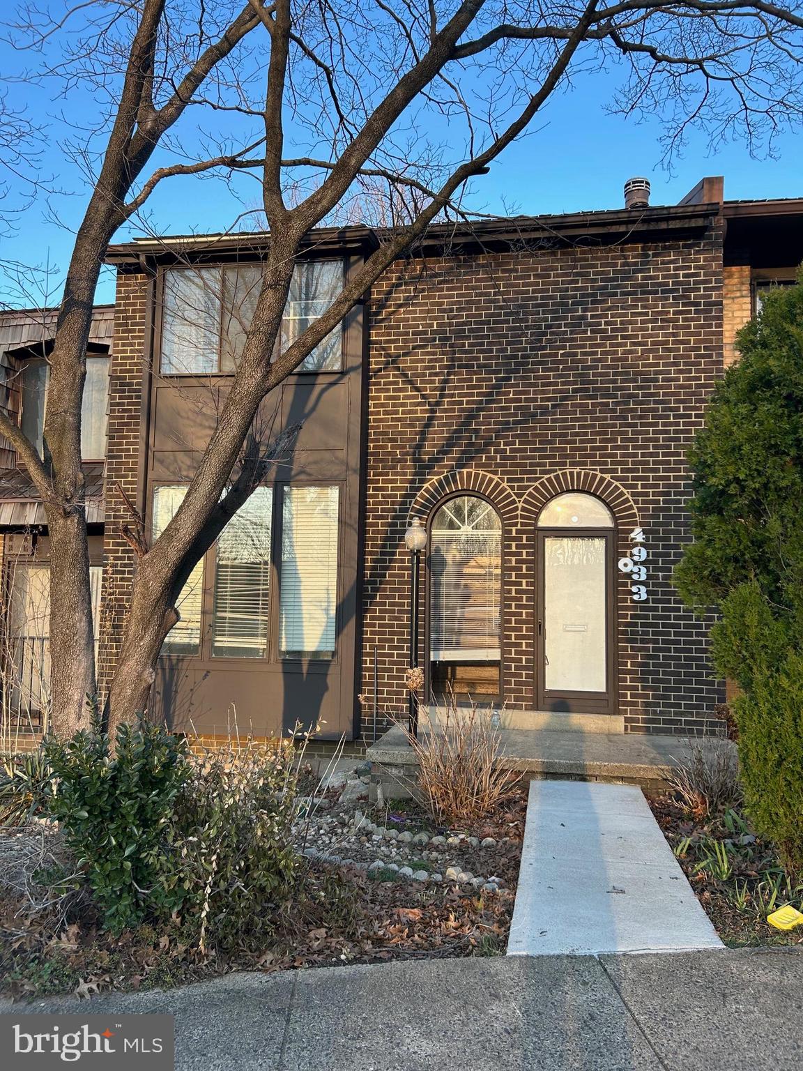 AMERICANA FAIRFAX - Residential