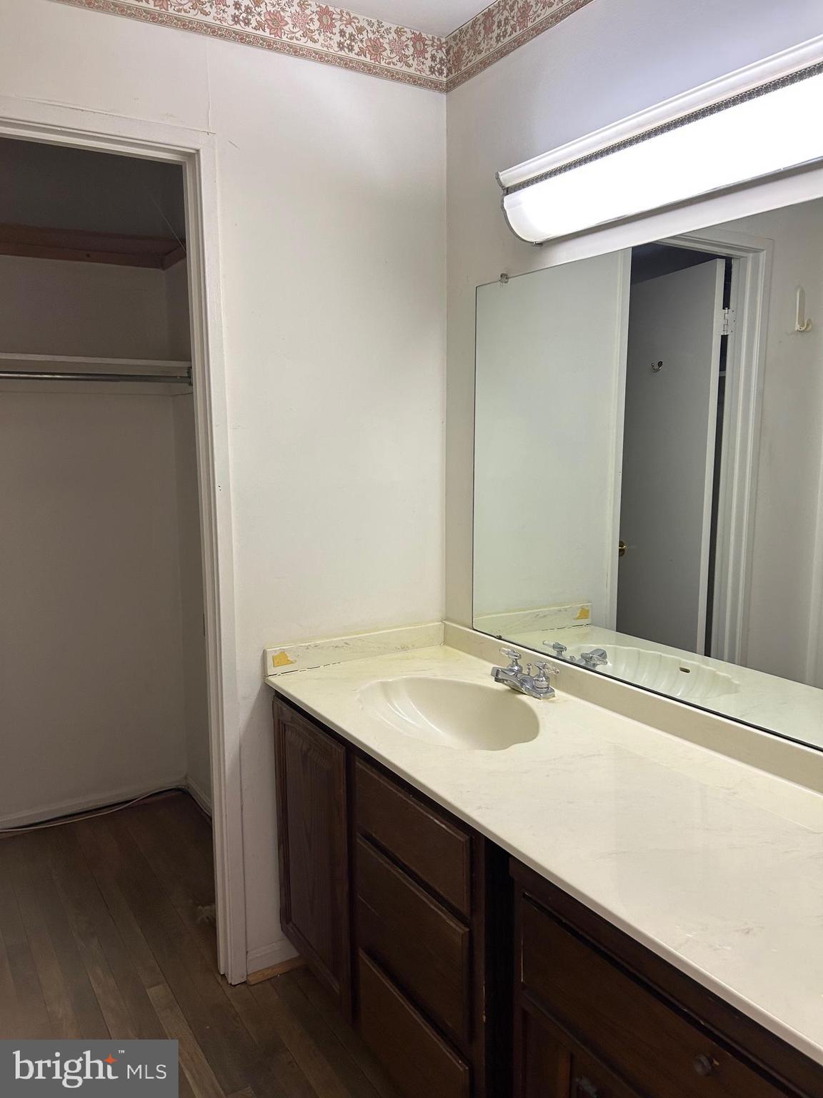 AMERICANA FAIRFAX - Residential