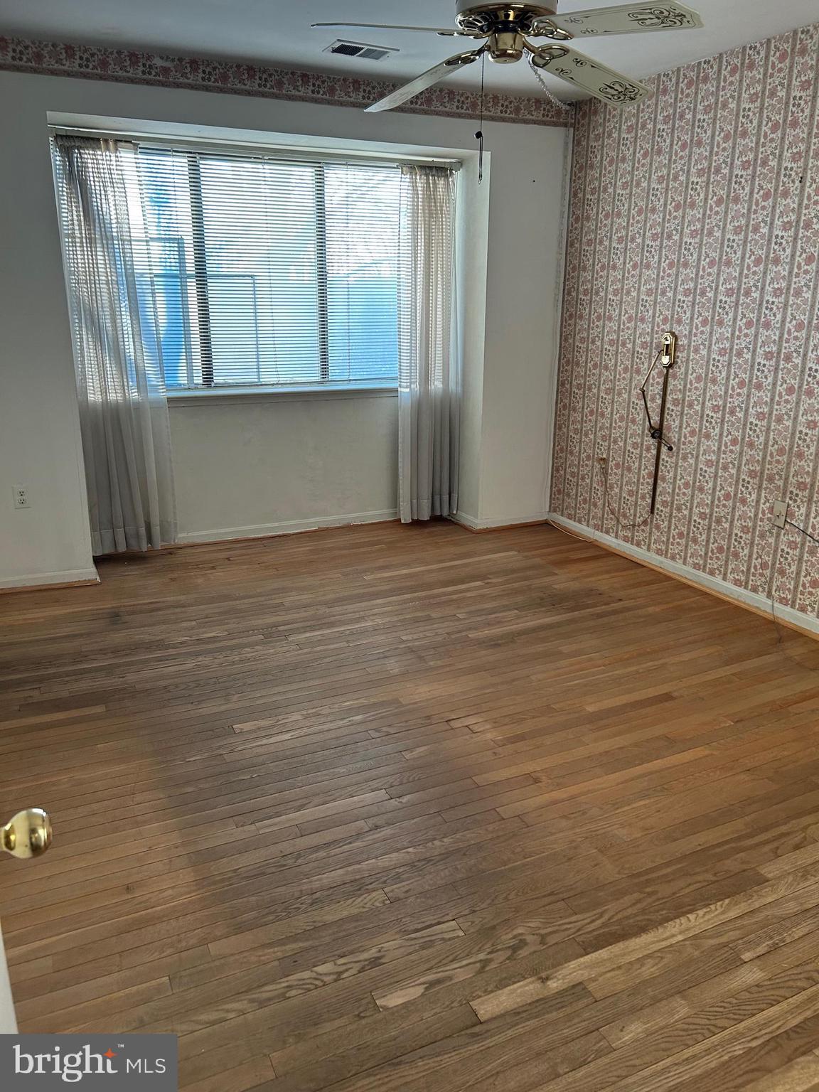 AMERICANA FAIRFAX - Residential