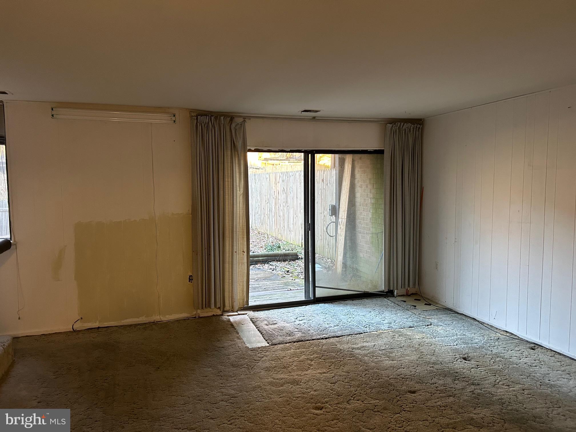 AMERICANA FAIRFAX - Residential