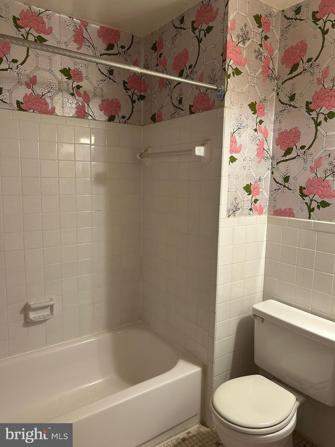 AMERICANA FAIRFAX - Residential