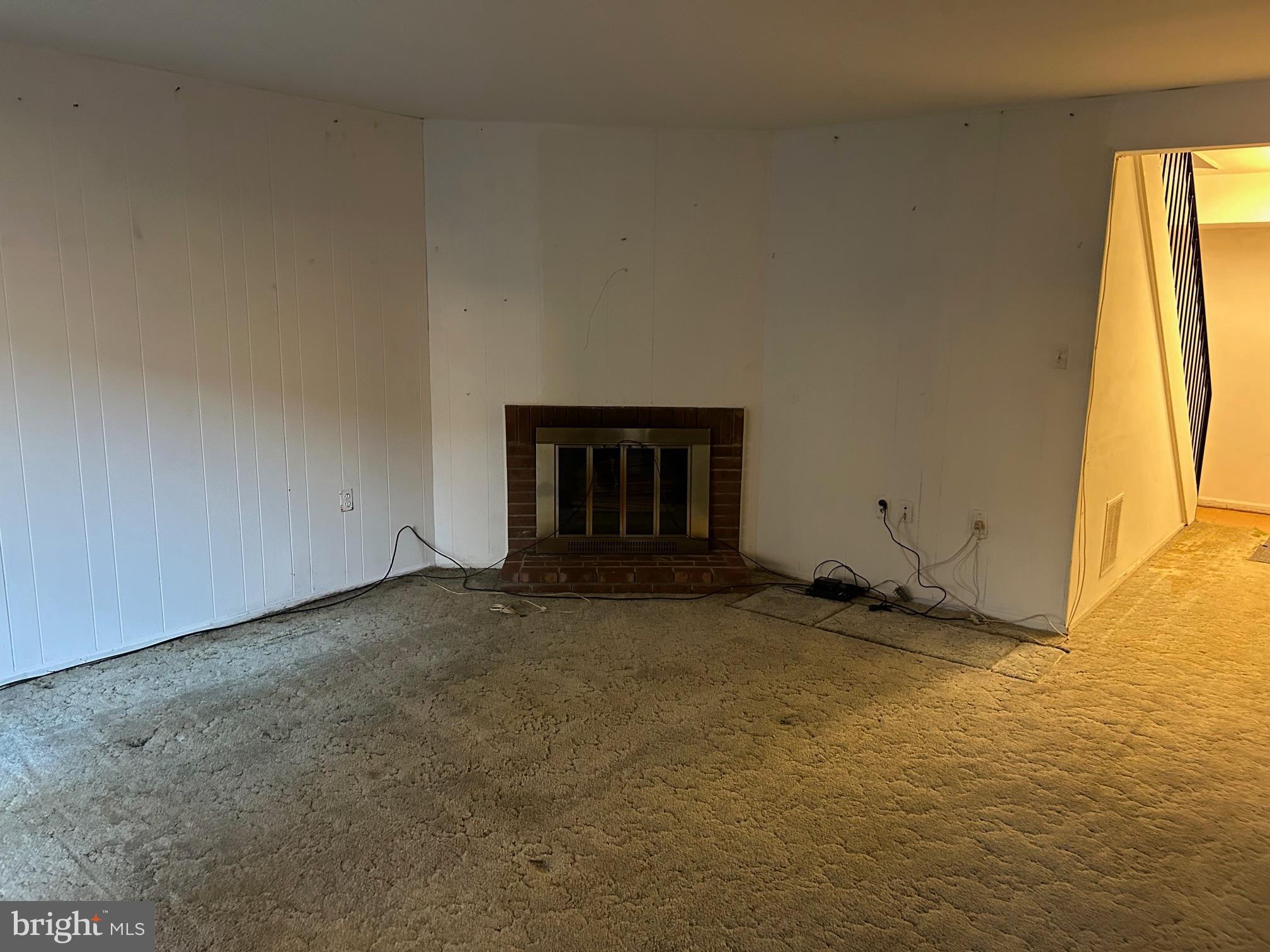 AMERICANA FAIRFAX - Residential