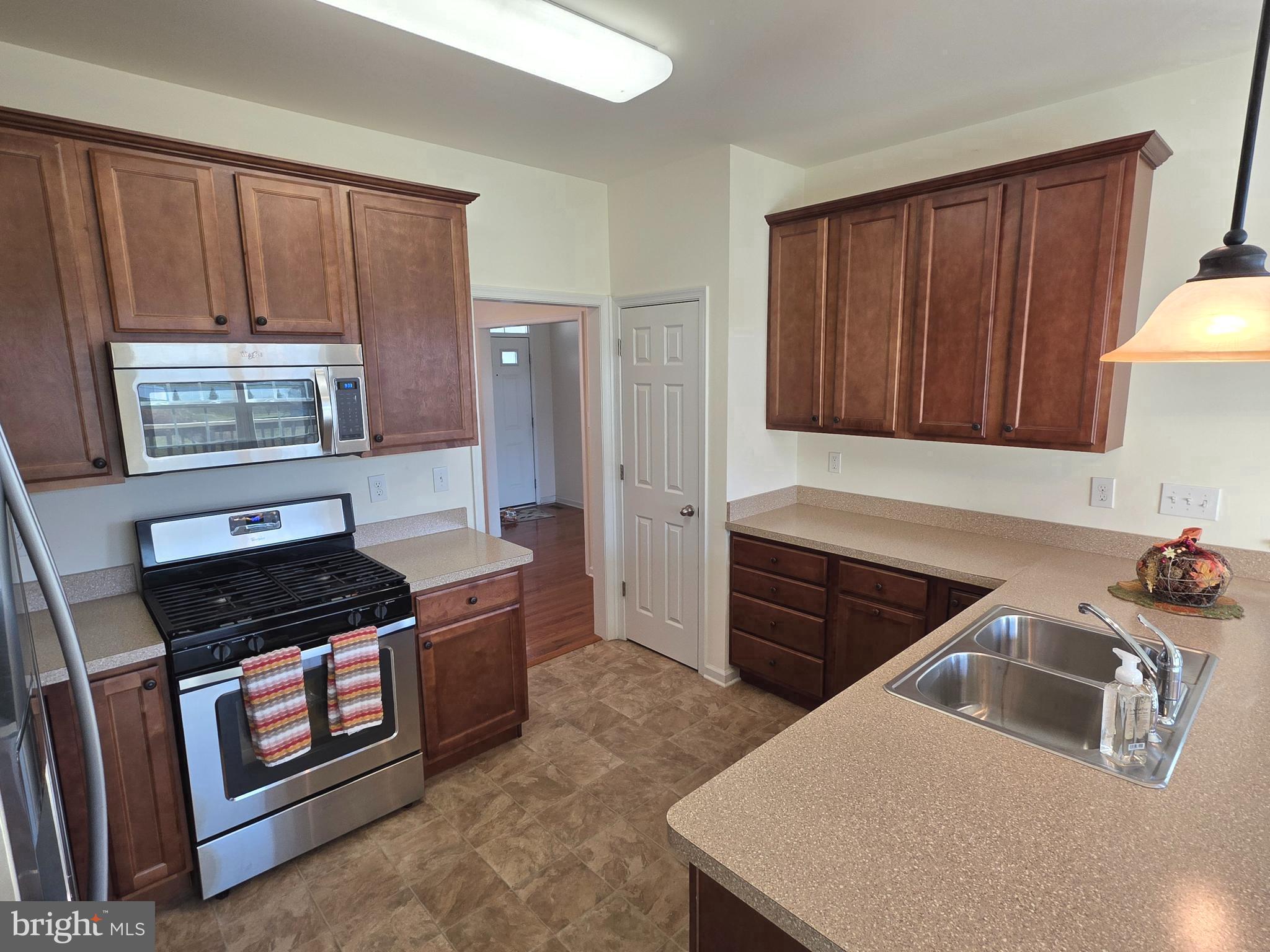 APPLE KNOLLS ESTATES - Residential