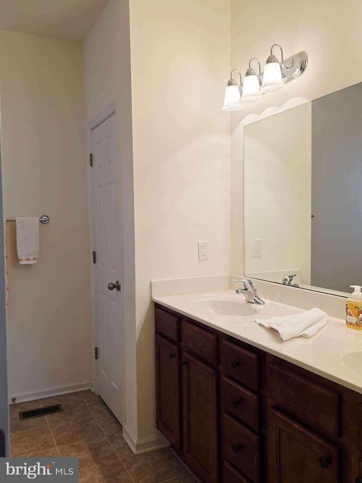 APPLE KNOLLS ESTATES - Residential