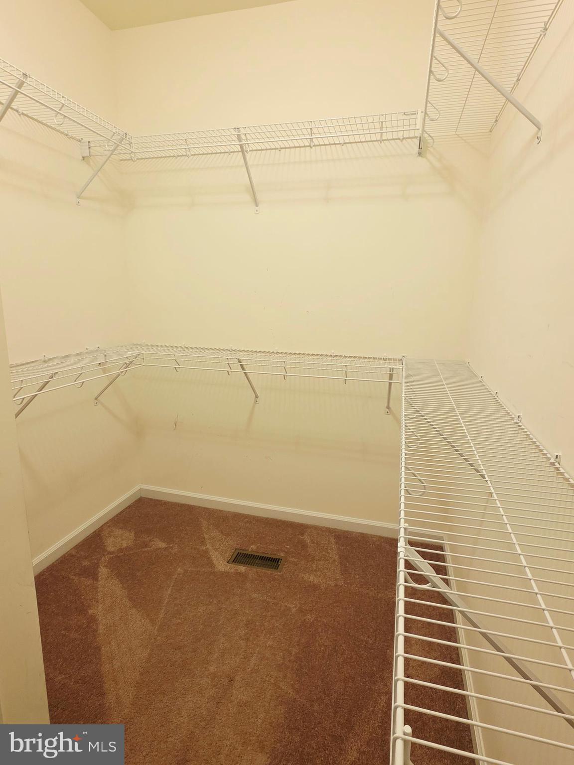 APPLE KNOLLS ESTATES - Residential