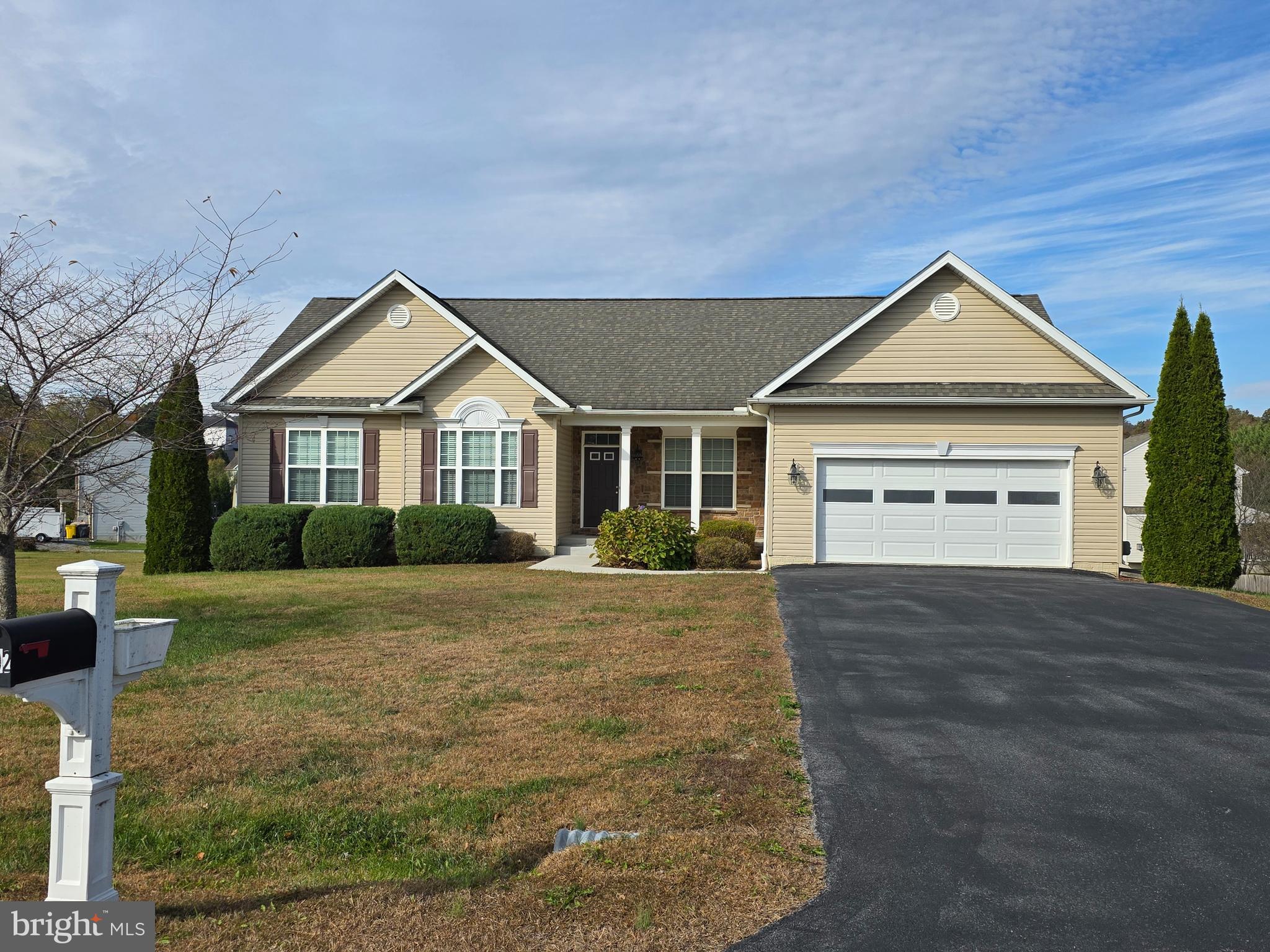 APPLE KNOLLS ESTATES - Residential