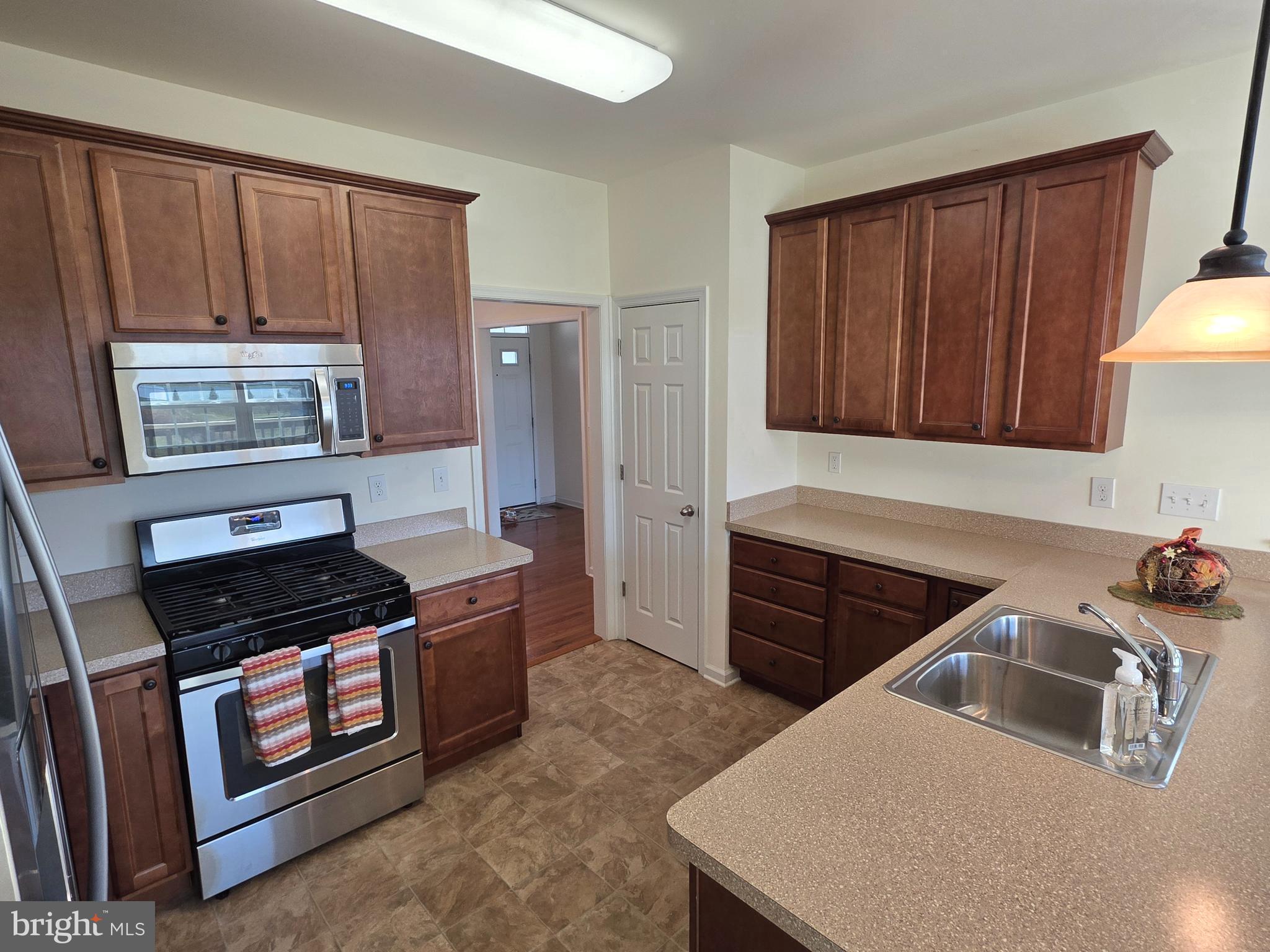 APPLE KNOLLS ESTATES - Residential