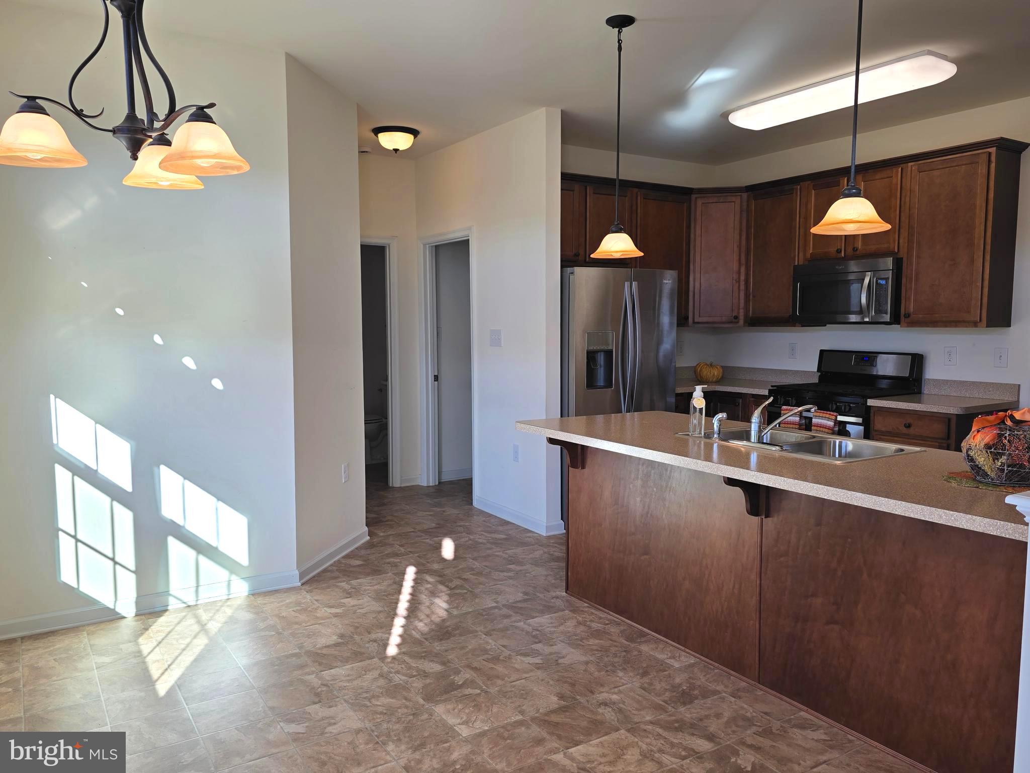 APPLE KNOLLS ESTATES - Residential