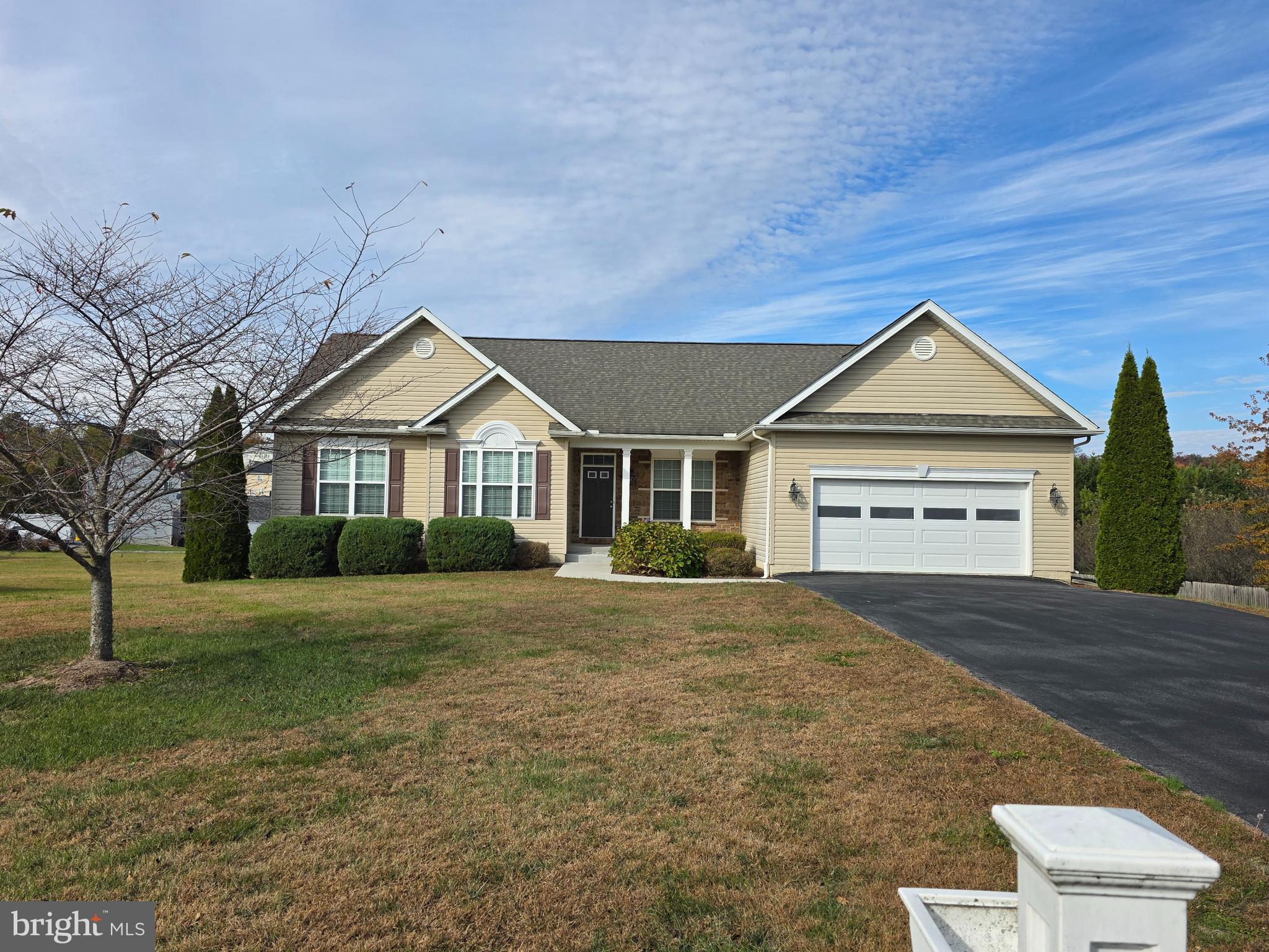 APPLE KNOLLS ESTATES - Residential