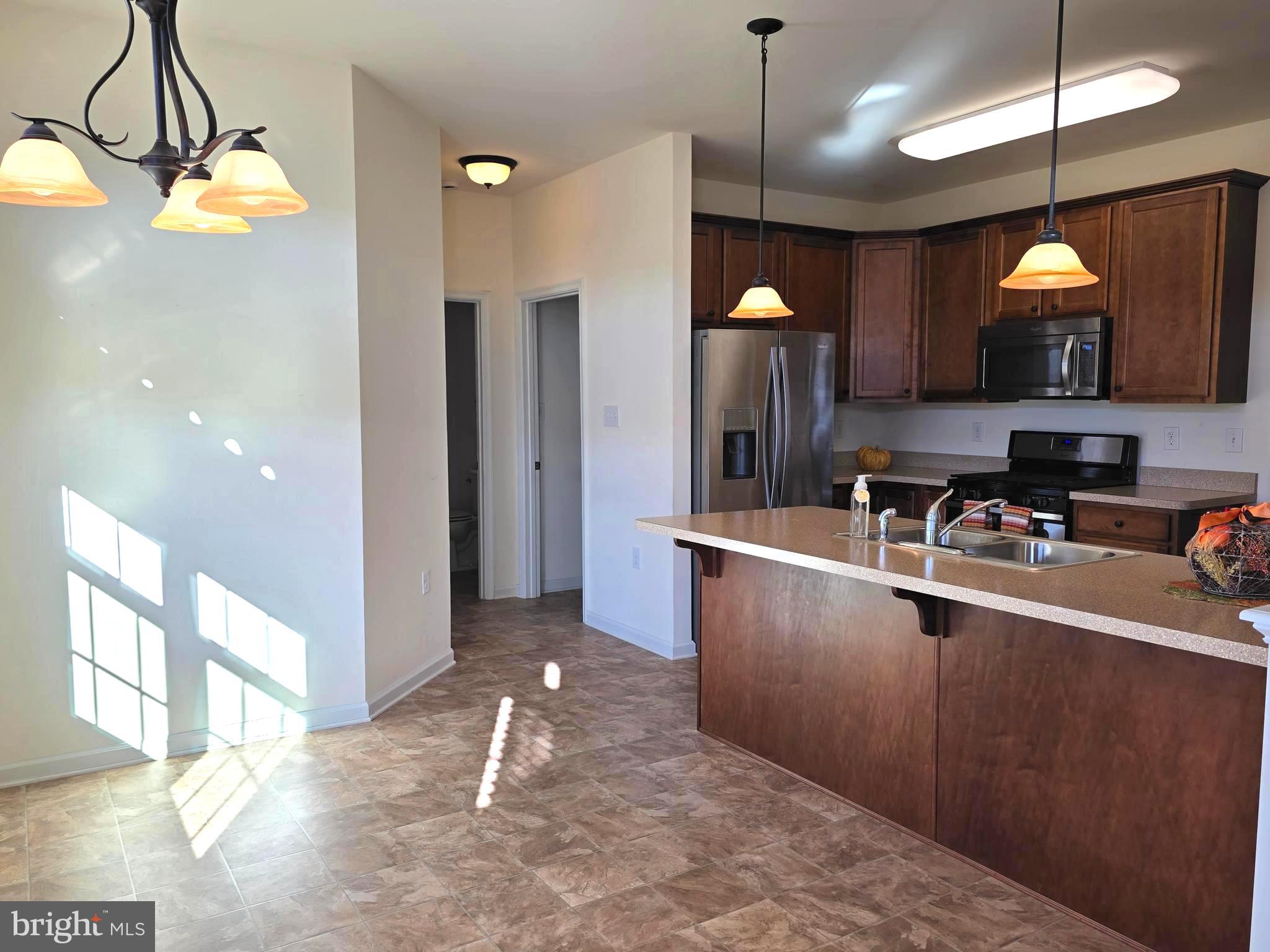 APPLE KNOLLS ESTATES - Residential