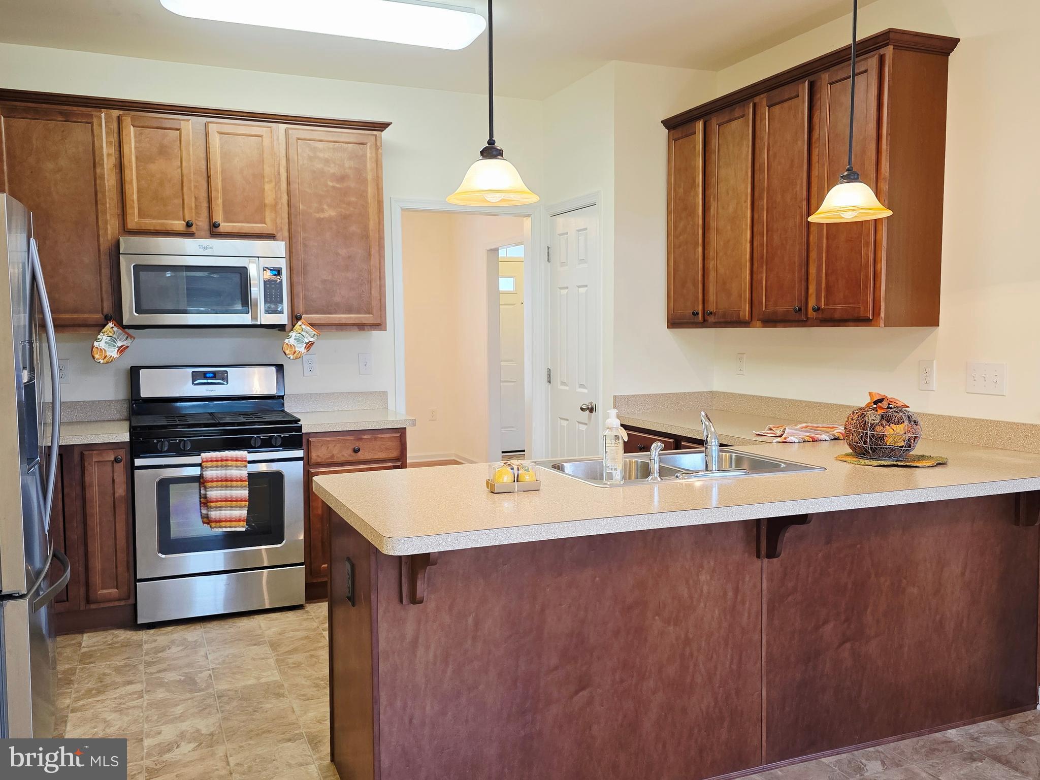 APPLE KNOLLS ESTATES - Residential