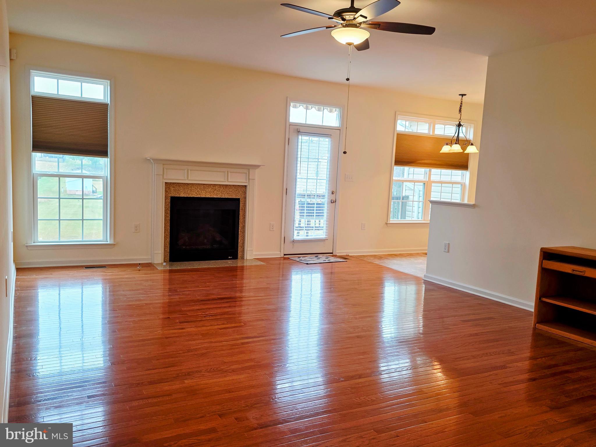 APPLE KNOLLS ESTATES - Residential