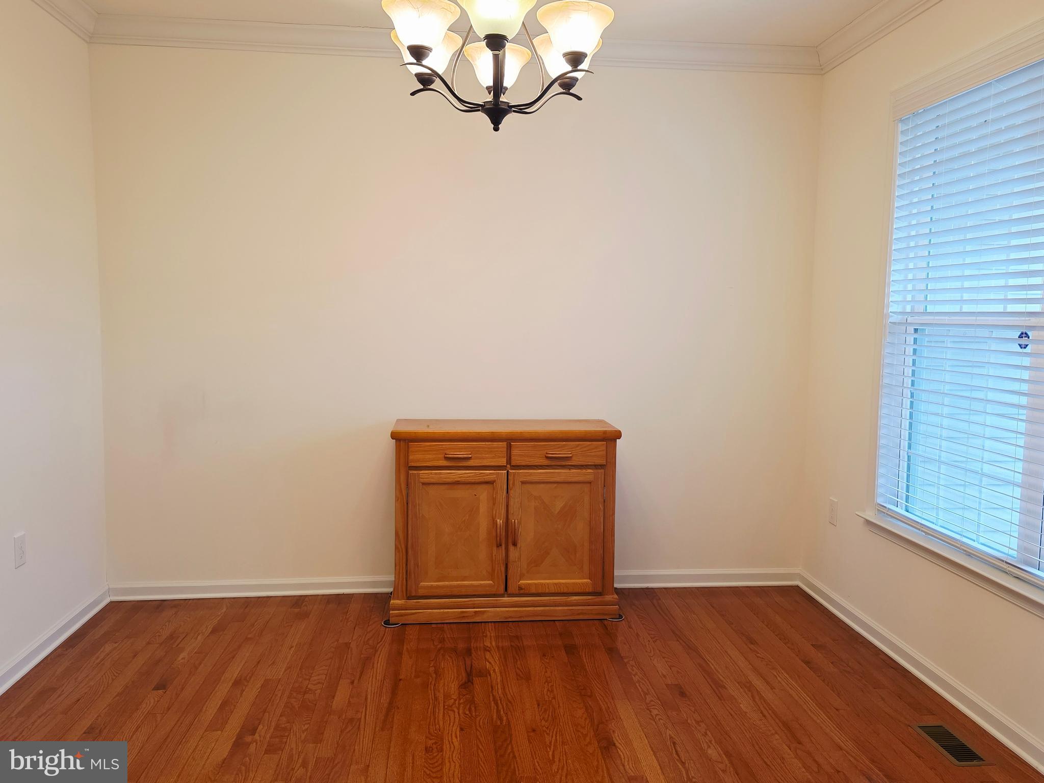 APPLE KNOLLS ESTATES - Residential