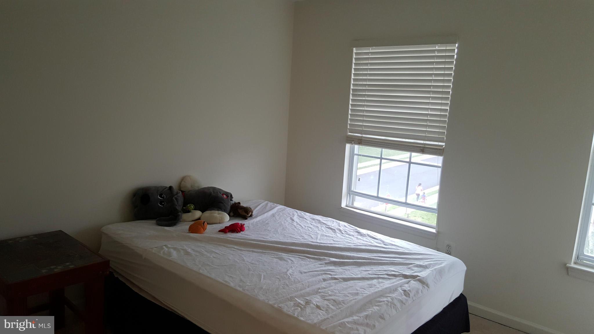 MCNAIR FARMS LANDBAY - Residential Lease