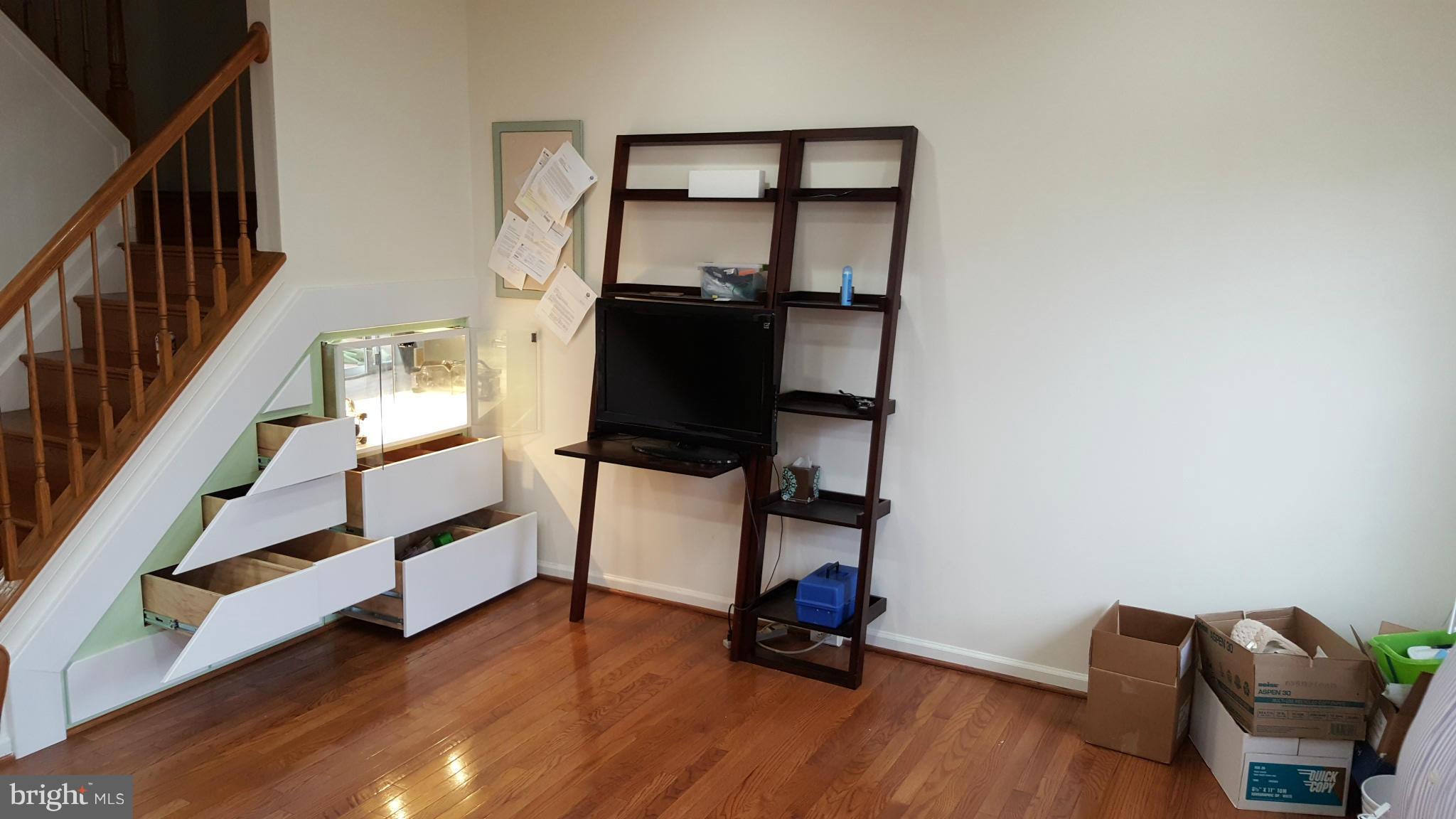 MCNAIR FARMS LANDBAY - Residential Lease