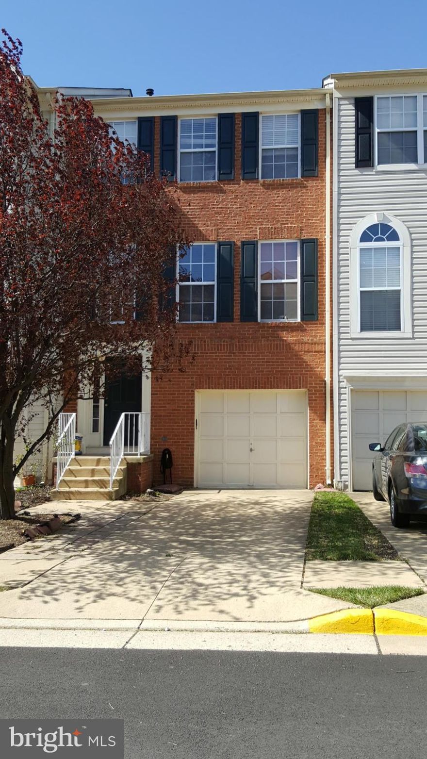 Immaculate 3 Level, 3 BR, 2 Full and 2 Half Bath Mcnair Farms townhouse equipped with Gourmet Kitchen, Center Island, Breakfast Area, Hardwood Floors, Master w/walk-in Closet, Fenced deck, Walk-out Basement, Rec Room with fireplace. Very close to Pool, Park & bus ride. Walk to Shopping & Dining. Minutes to Major Roads, Public Trans, Future metro.