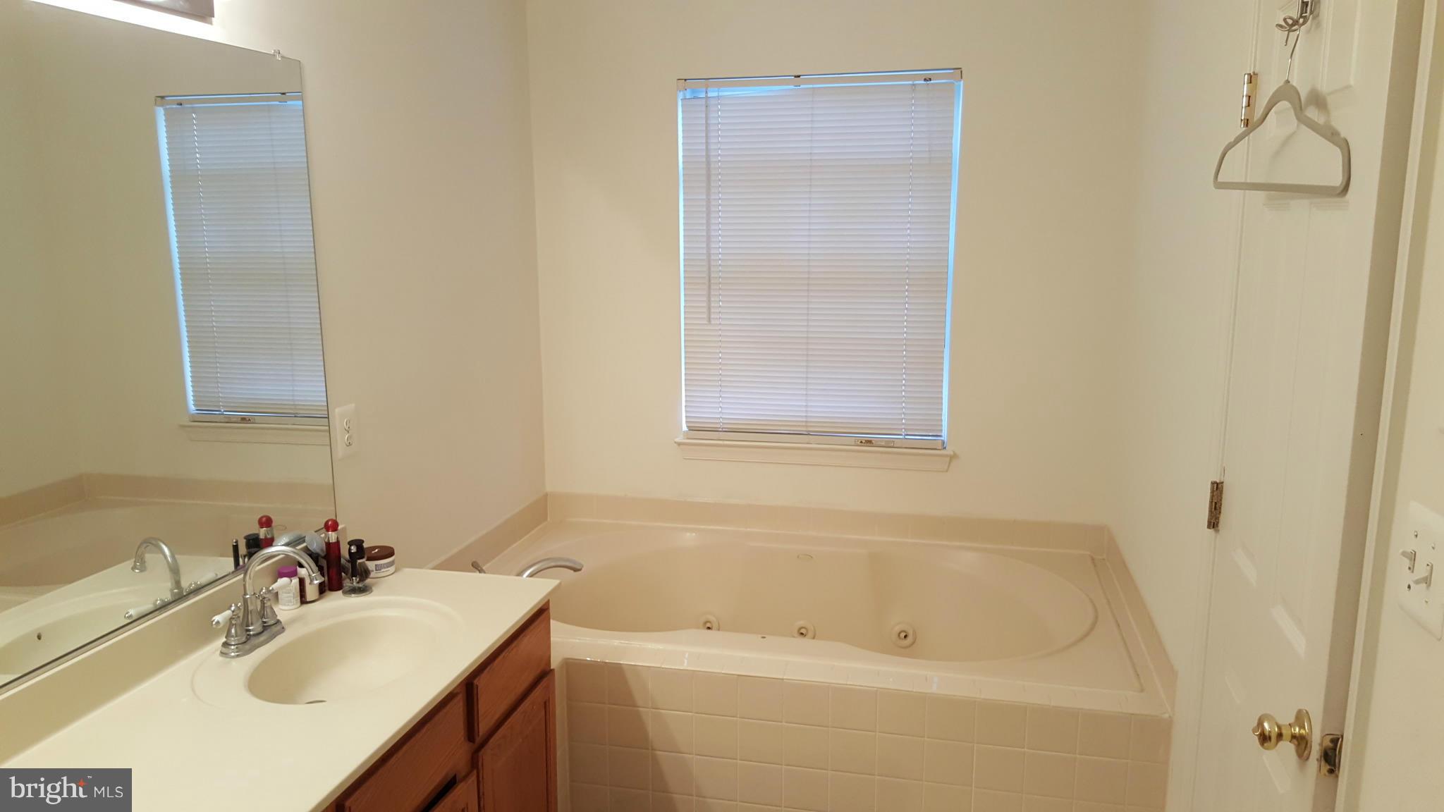 MCNAIR FARMS LANDBAY - Residential Lease