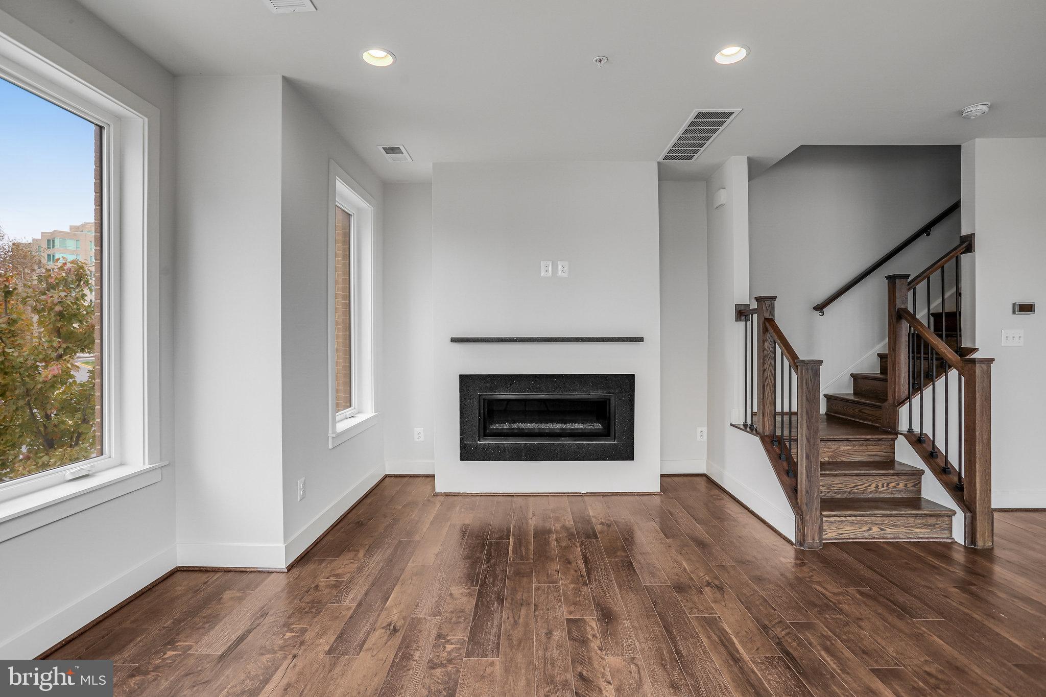 MONTGOMERY ROW - Residential