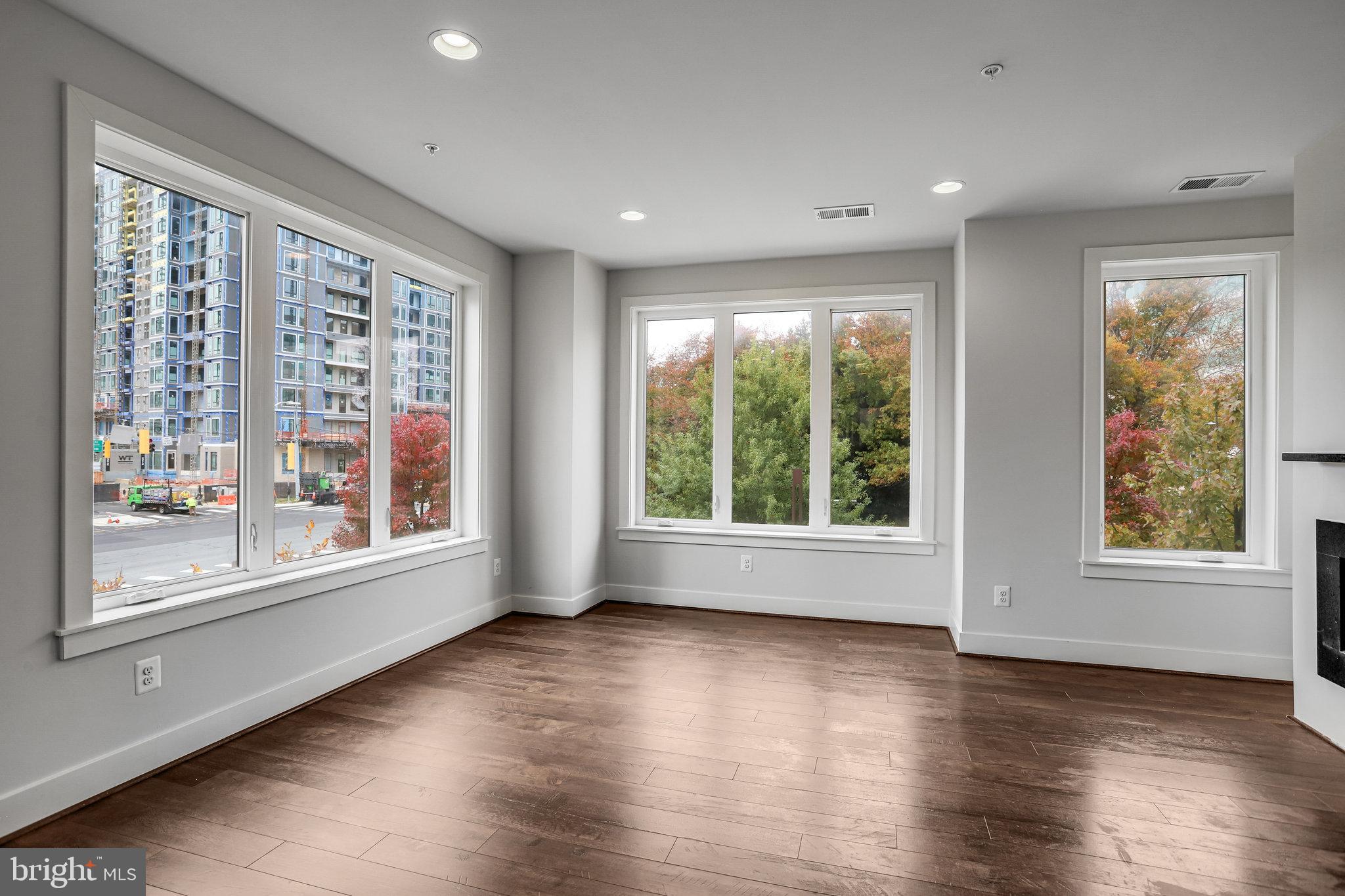 MONTGOMERY ROW - Residential