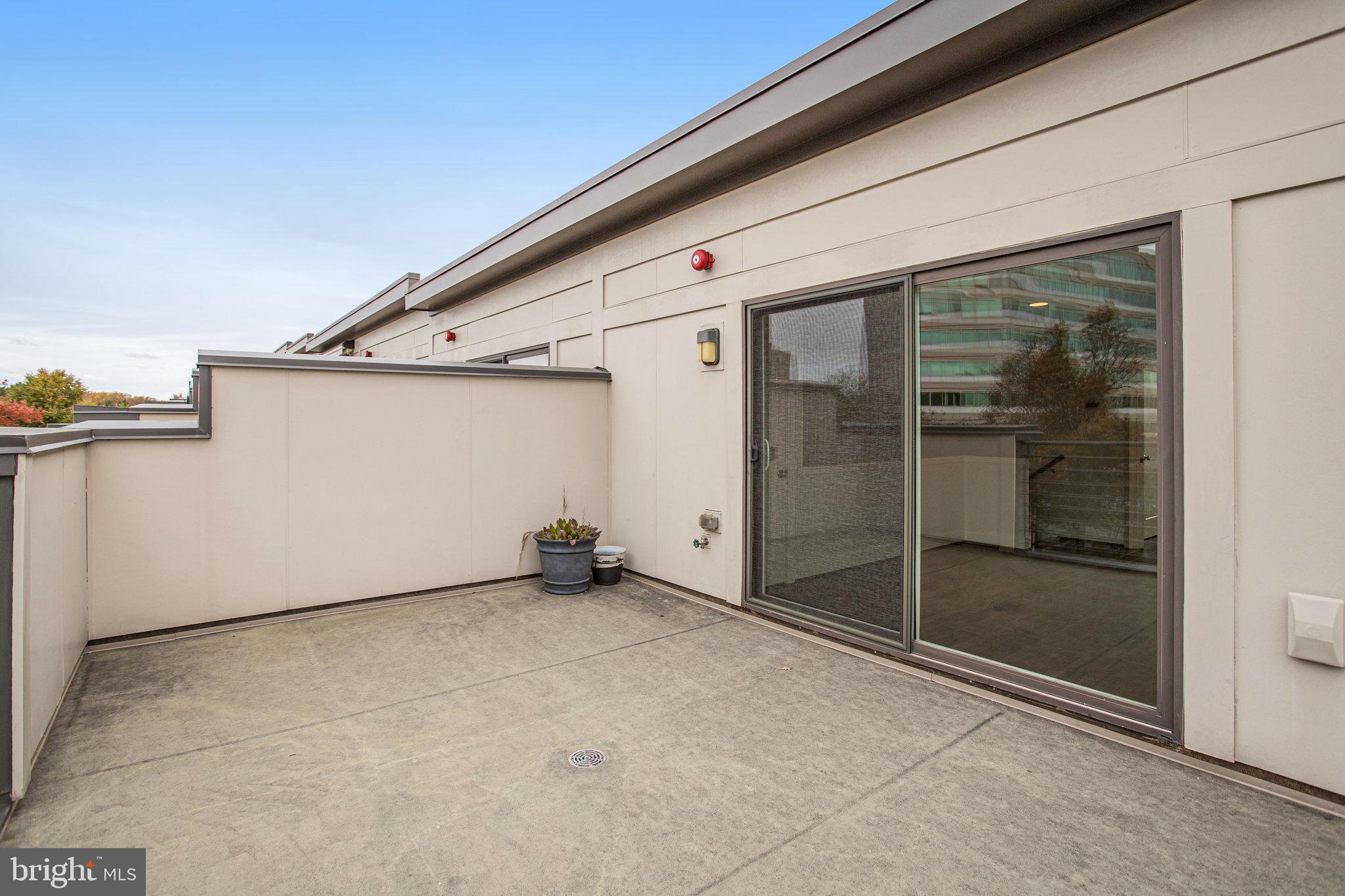 MONTGOMERY ROW - Residential