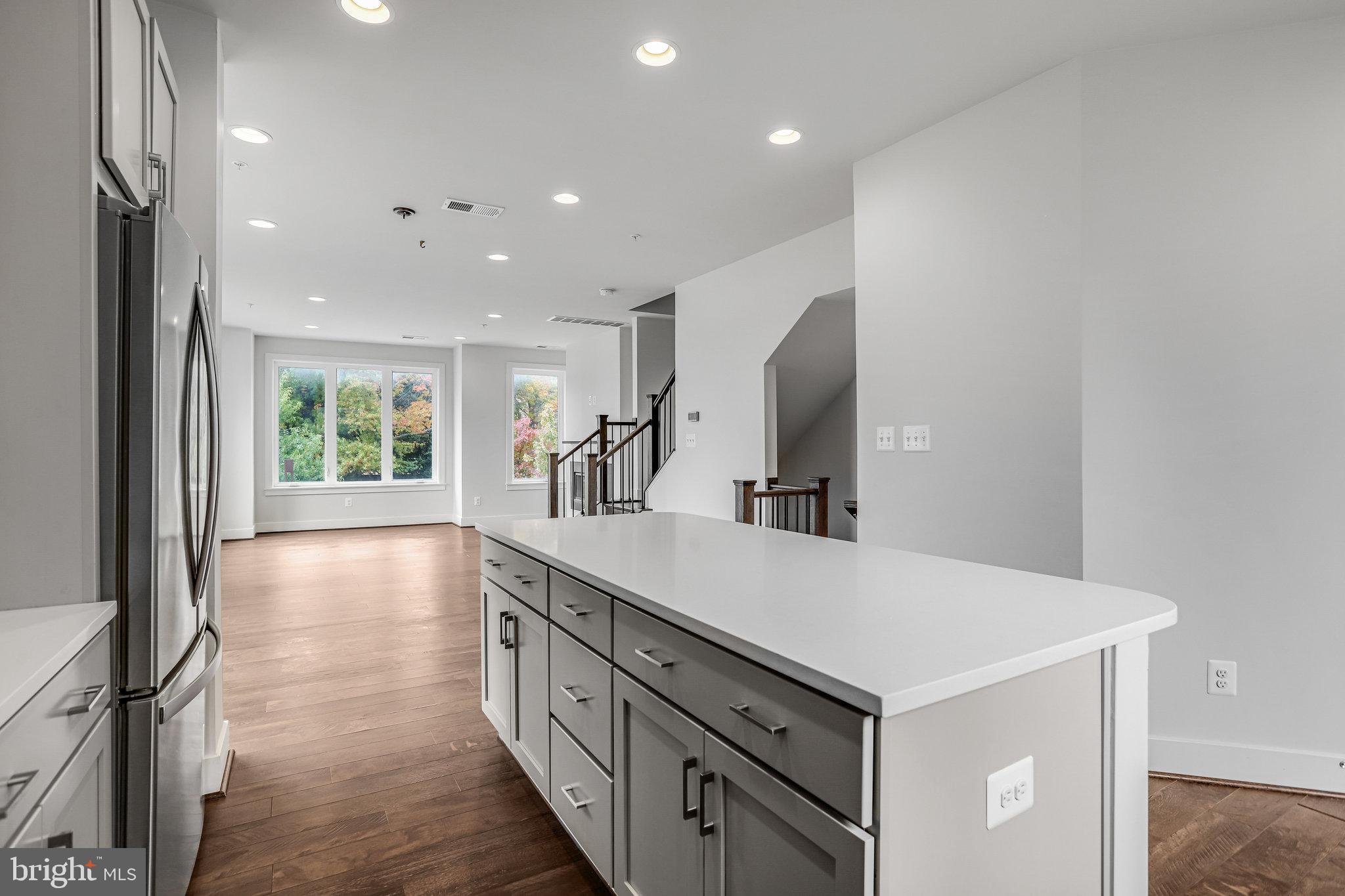 MONTGOMERY ROW - Residential