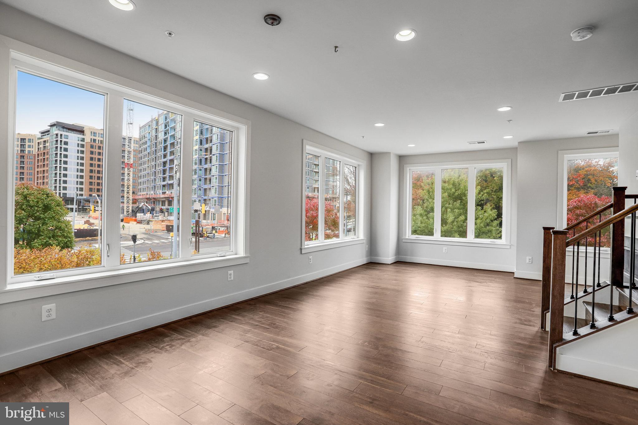 MONTGOMERY ROW - Residential