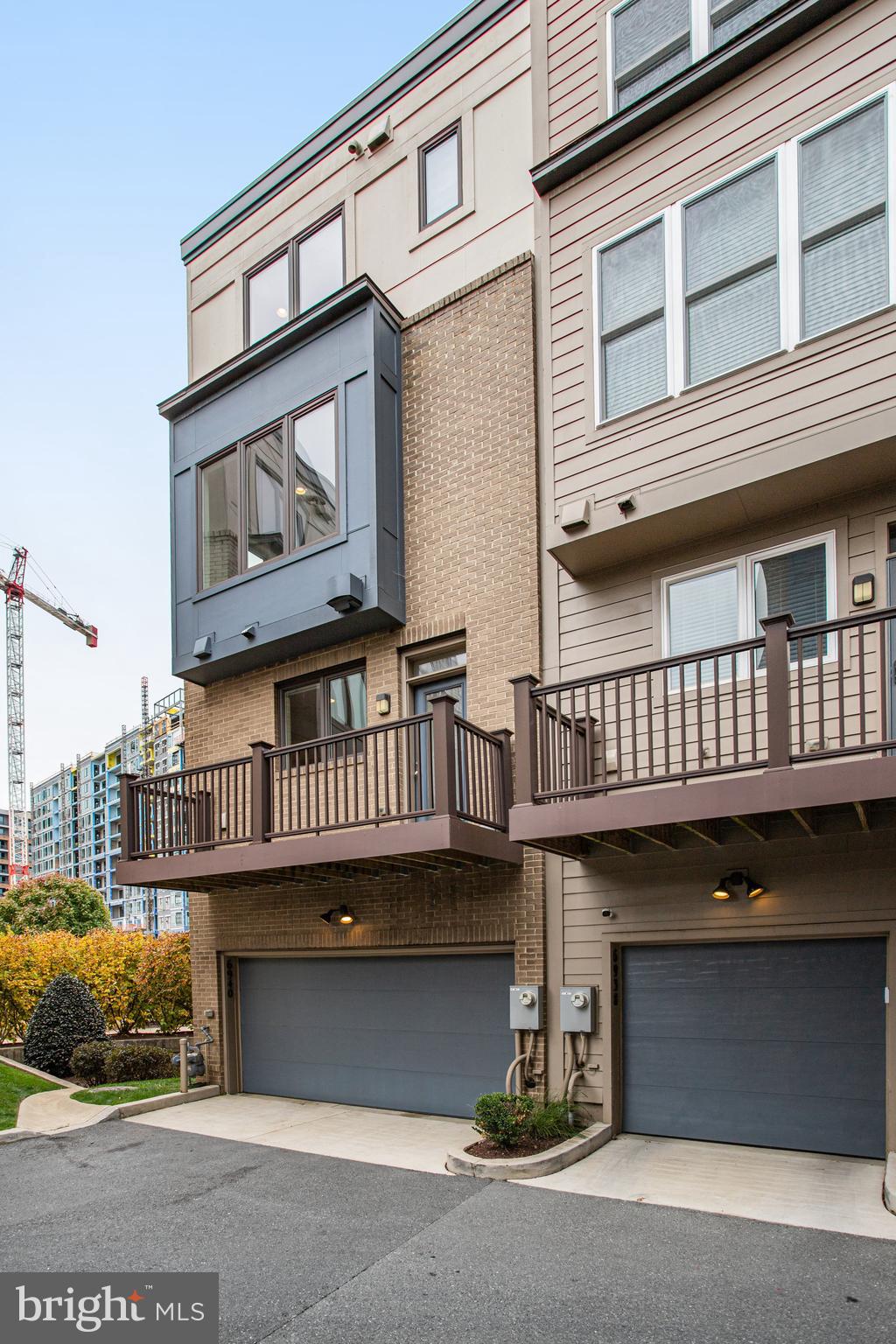 MONTGOMERY ROW - Residential