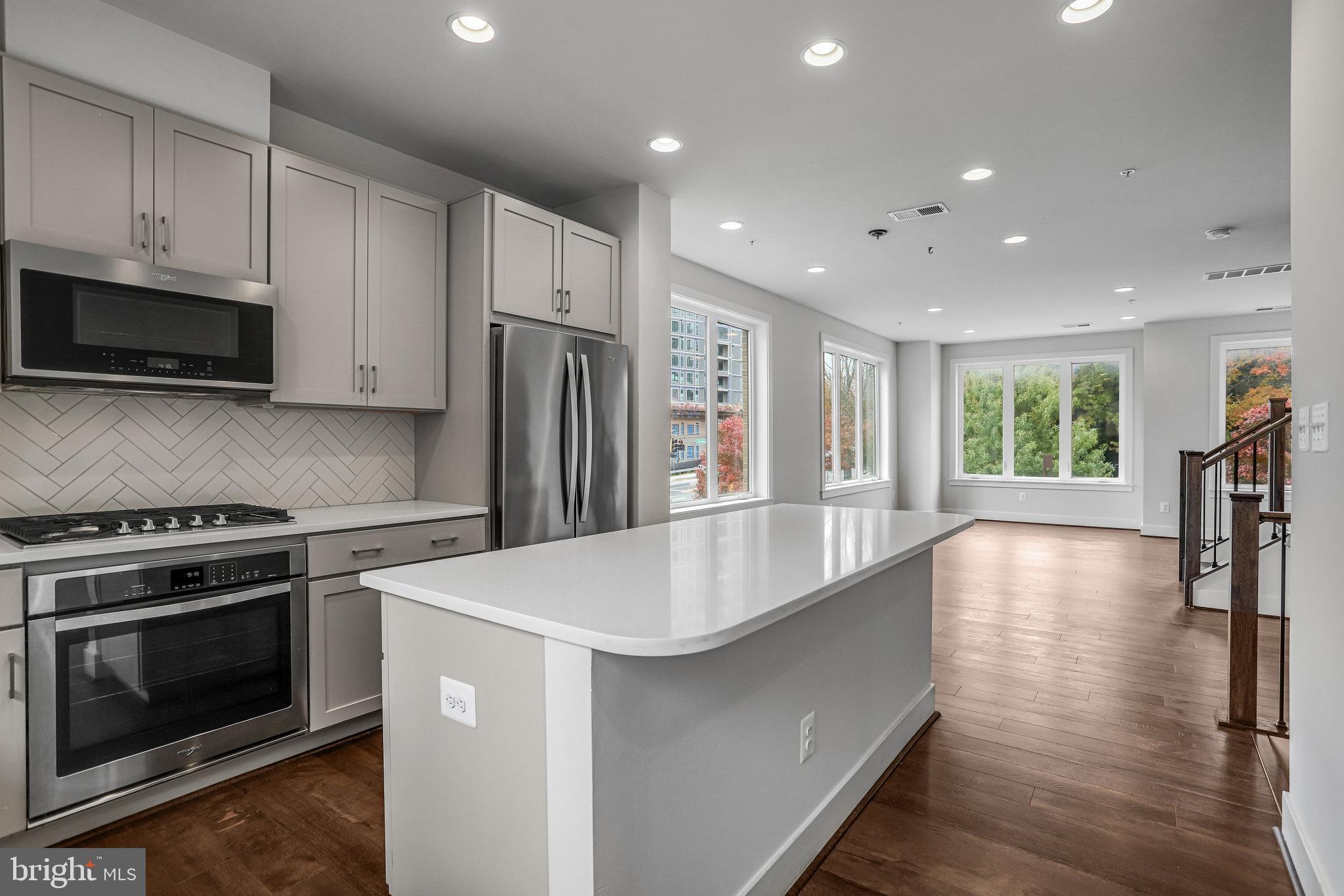 MONTGOMERY ROW - Residential