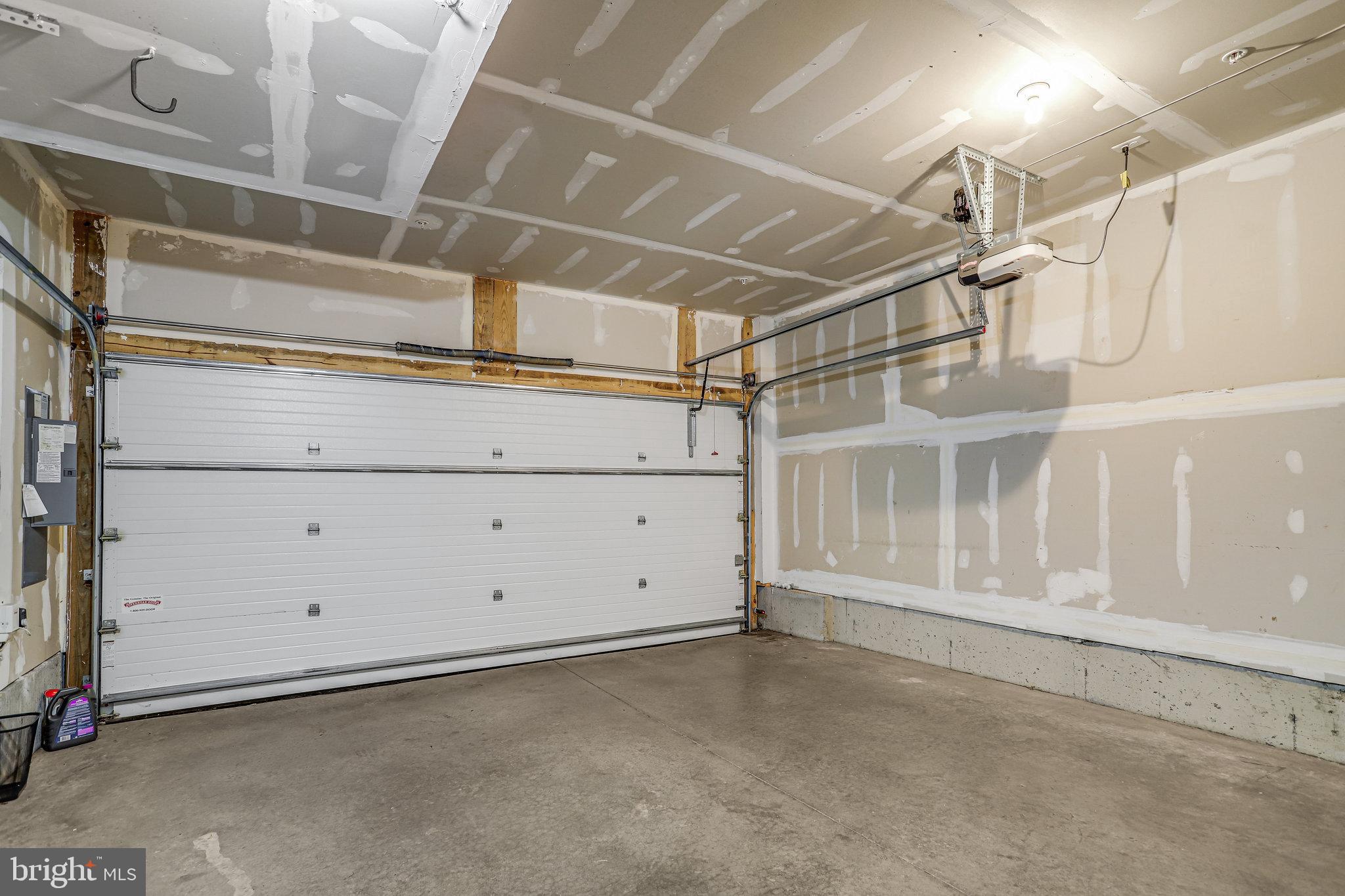 MONTGOMERY ROW - Residential