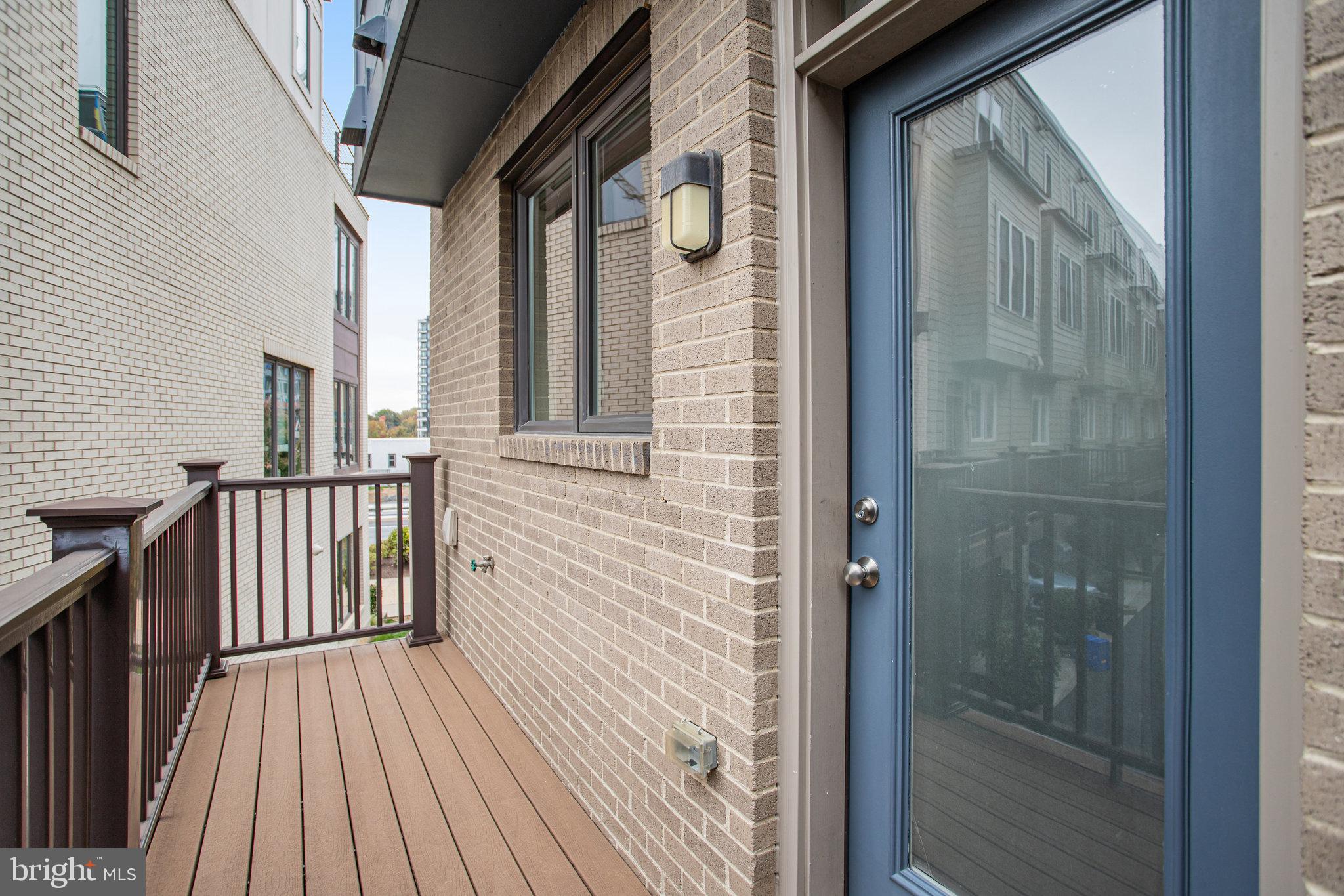 MONTGOMERY ROW - Residential