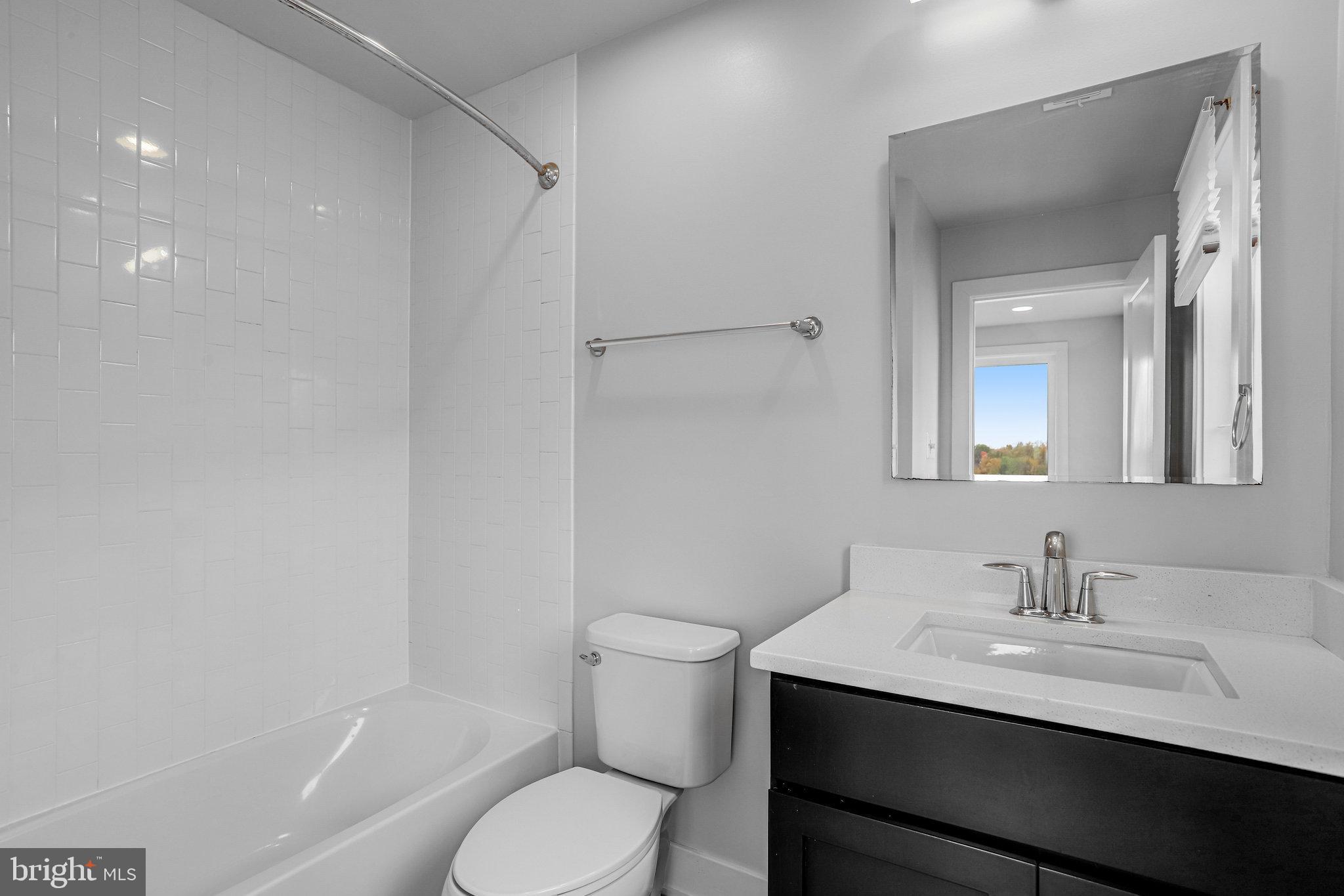 MONTGOMERY ROW - Residential