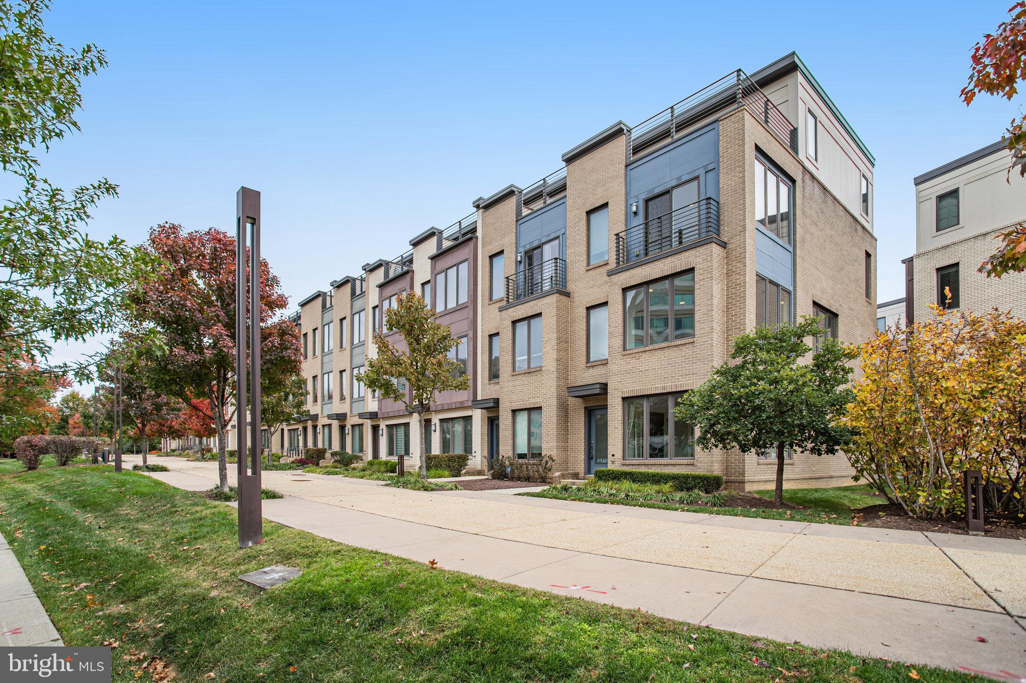 MONTGOMERY ROW - Residential