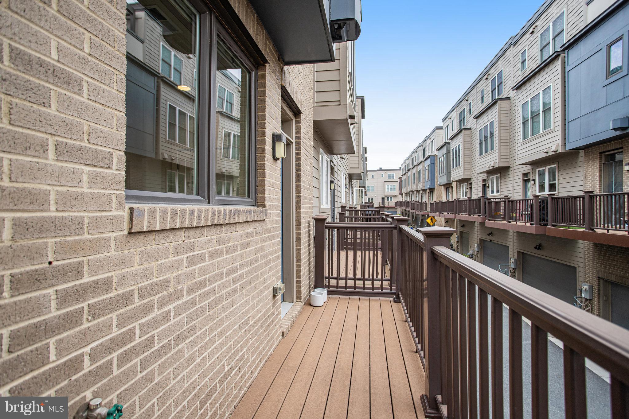 MONTGOMERY ROW - Residential