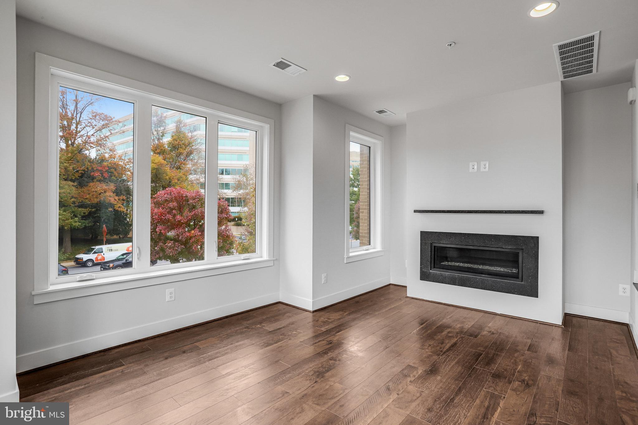 MONTGOMERY ROW - Residential