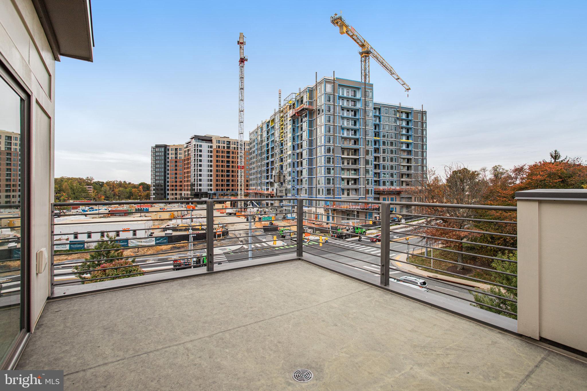 MONTGOMERY ROW - Residential